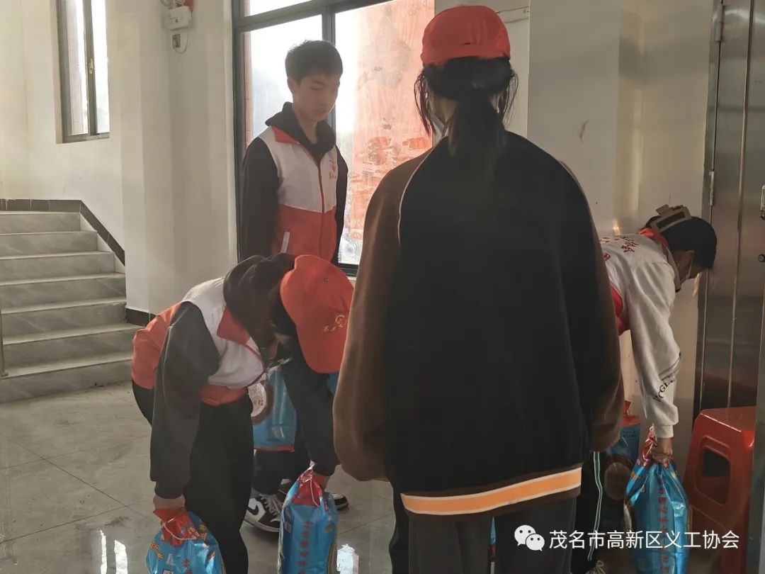 帮扶困难户、爱心暖人心-14.jpg