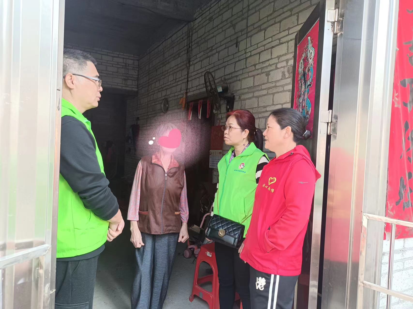 高州市巾帼志愿者协会宣传部开展“迎新春，送温暖，献爱心”志愿服务活动-11.jpg