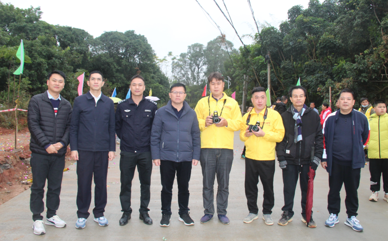 罗曾书记宣布下底琅新桥通车的同时，群众的掌声和欢呼声以及喜兴鞭炮声响声一片，群众的幸福感满满的！感恩政府！令群众有个开心、安全、宽畅愉快的出行环境-15.png