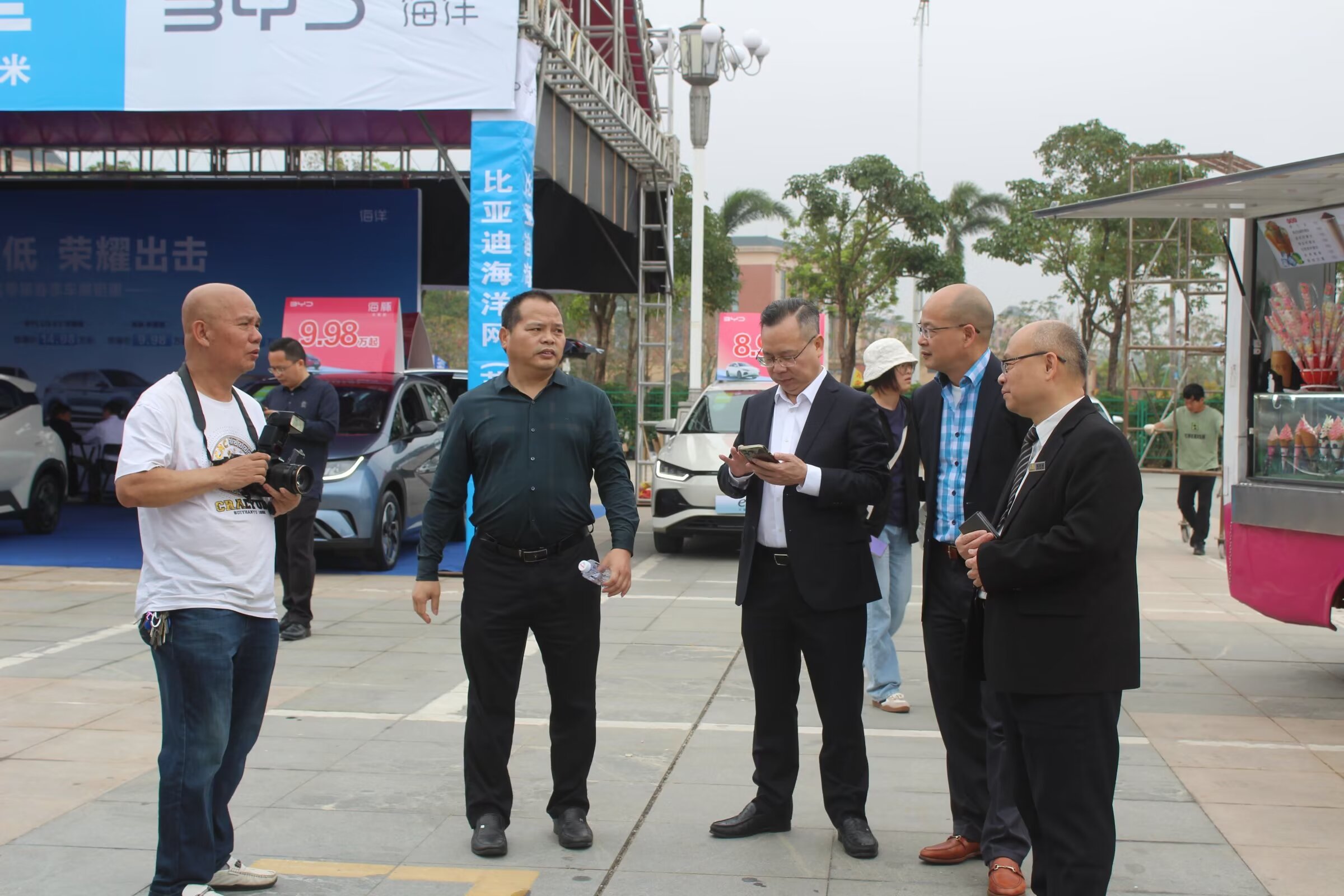 2024广东县城汽车消费节暨第43届茂名车展在茂名市市民中心隆重举行-10.jpg