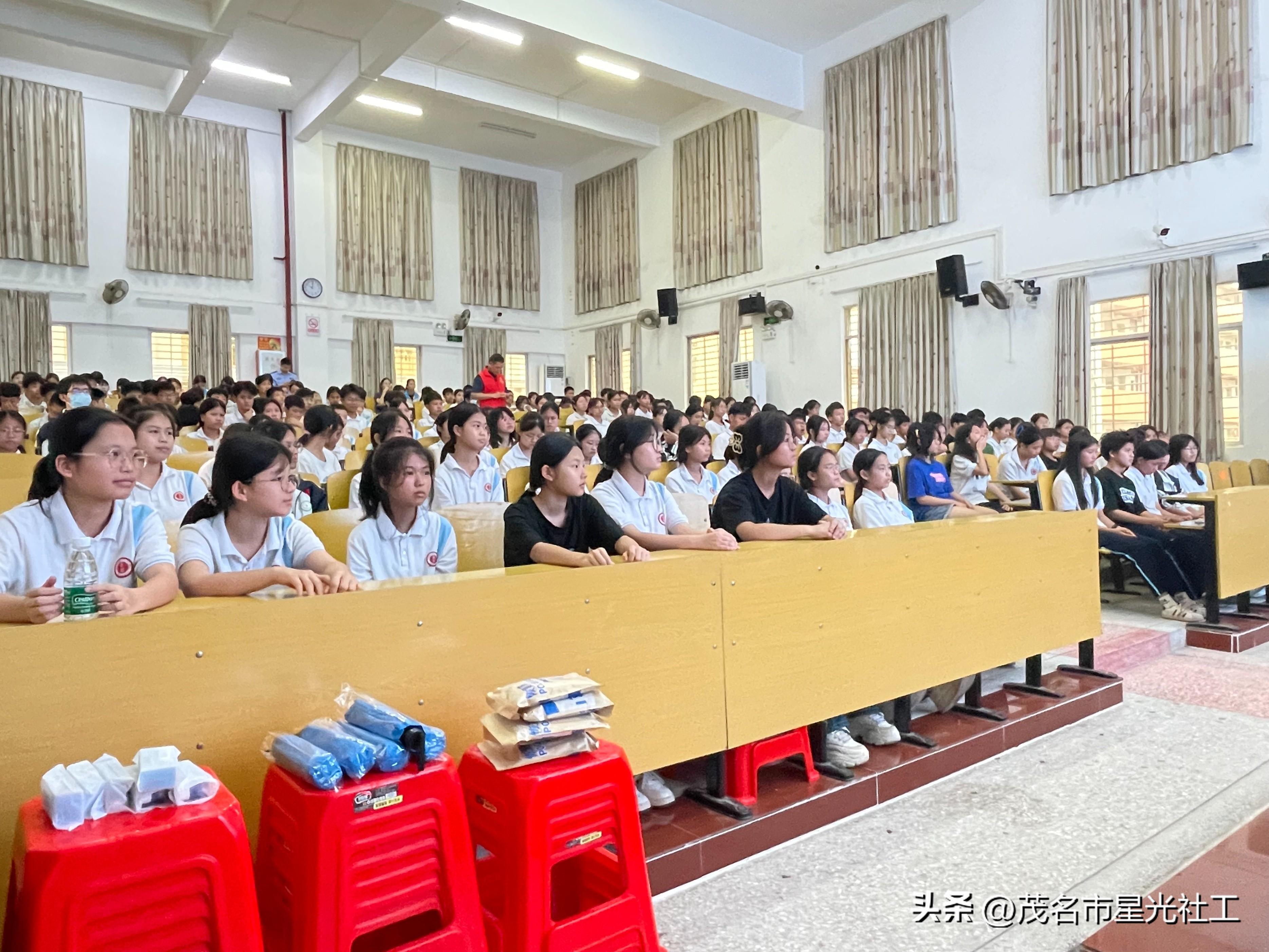 禁毒宣讲走进高新中学-2.jpg