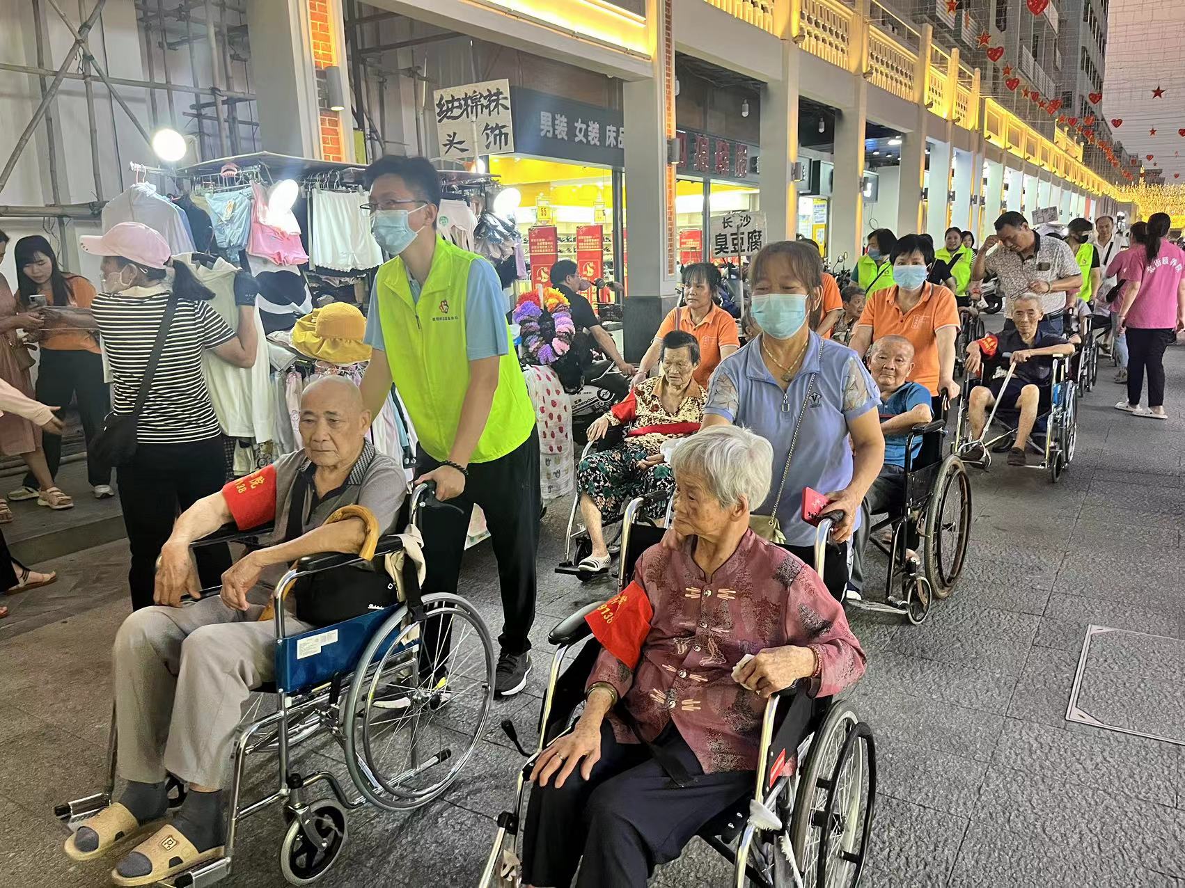 高州市巾帼志愿者协会宣传部联合喜鹊桥志愿队携手高州市北街颐养院开展“爱驻夕阳，关爱老人”志愿服务活动-20.jpg
