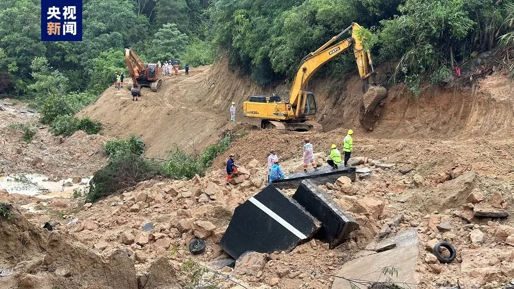 已至48人遇难！广东省委书记、省长面向塌方地三鞠躬-3.jpg