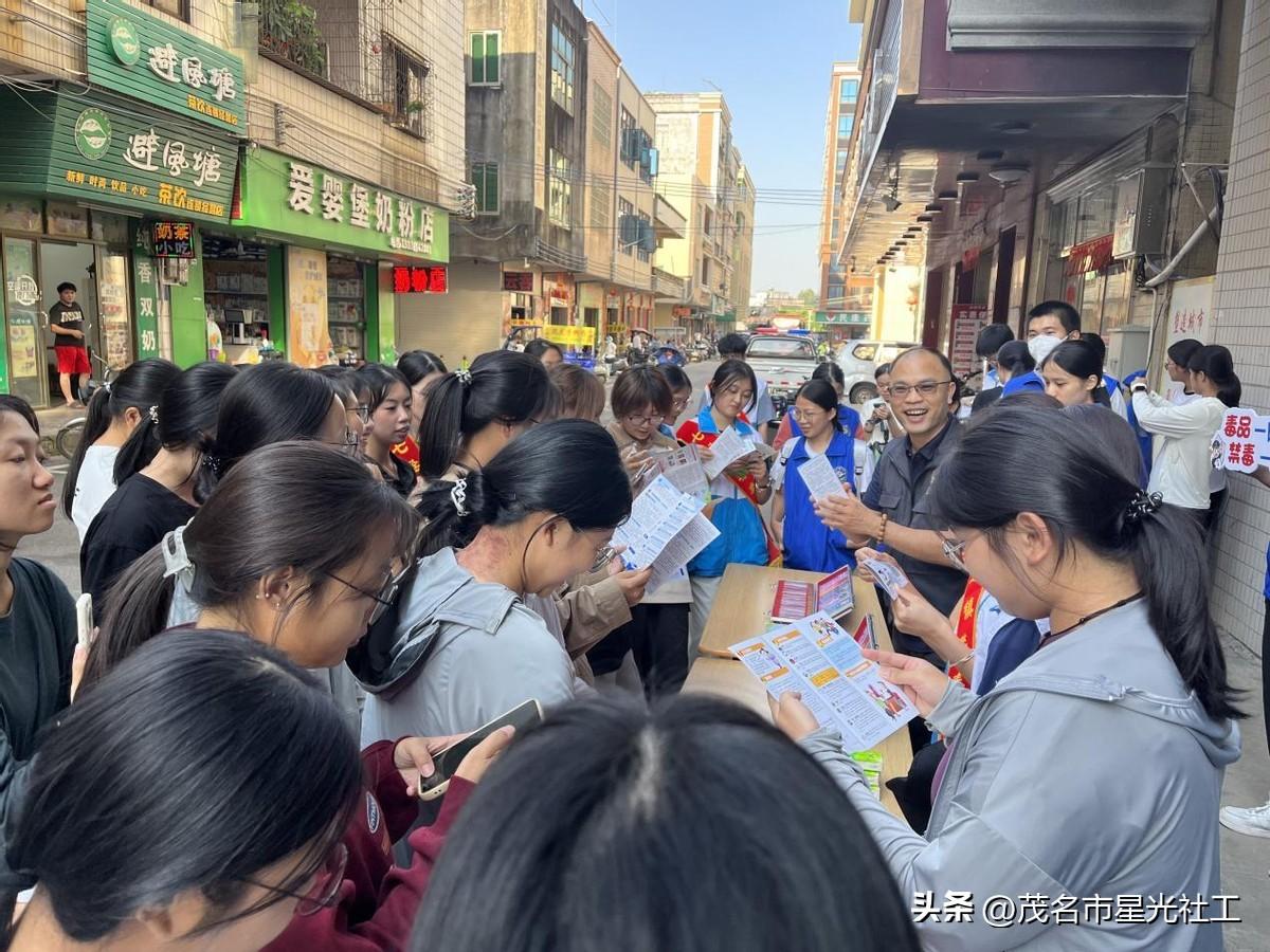 禁毒宣传入社区，筑牢邻里禁毒情-2.jpg