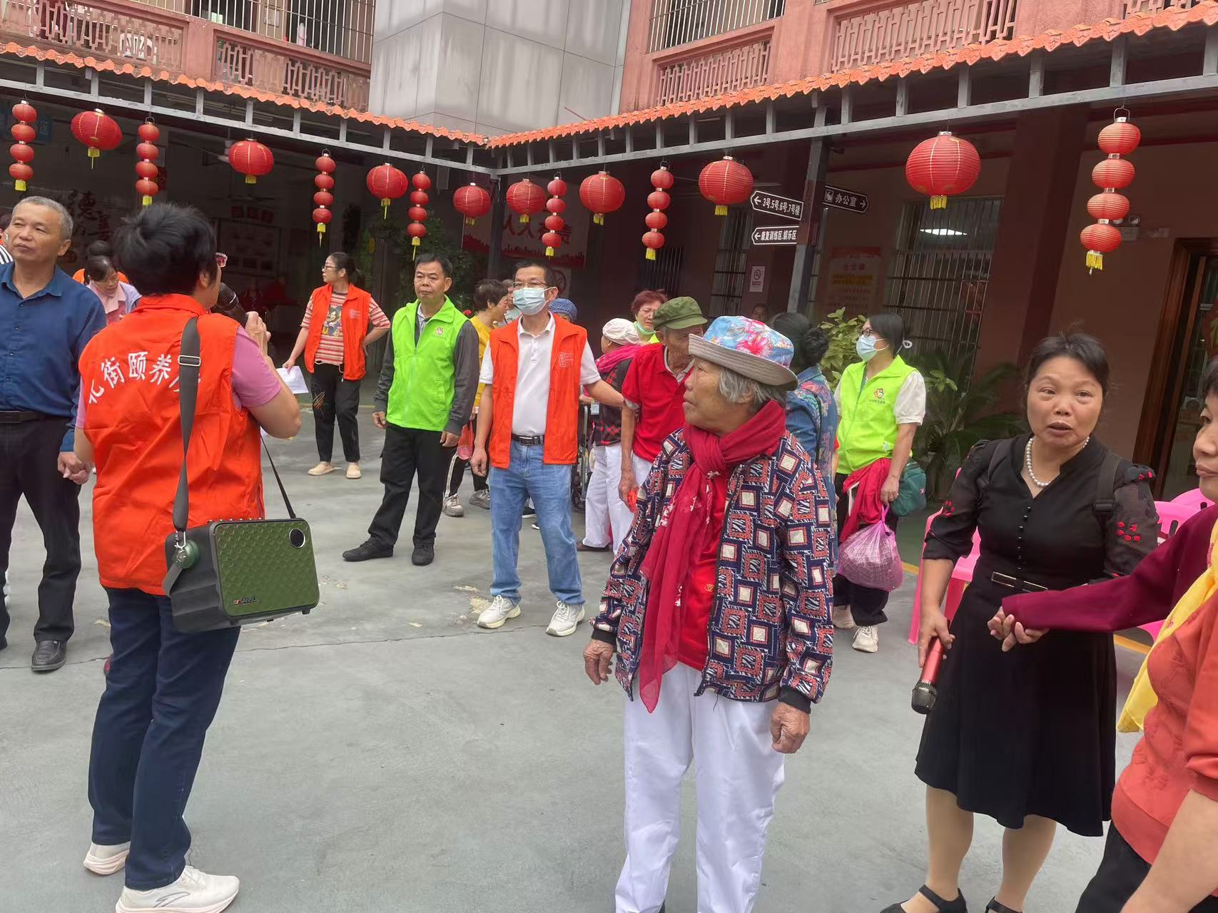 30多名老人喜看“百千万工程”成果-3.jpg