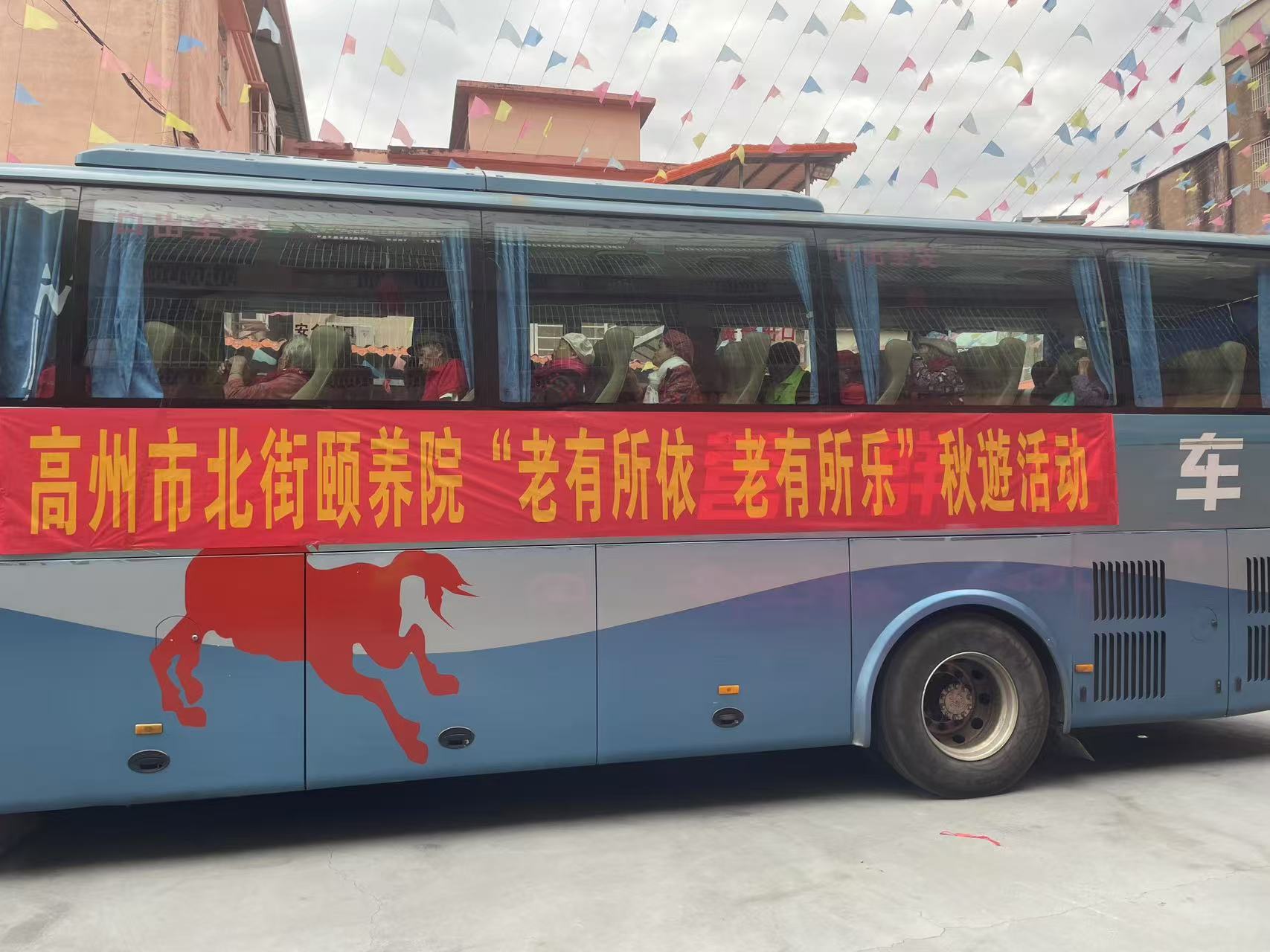 30多名老人喜看“百千万工程”成果-2.jpg