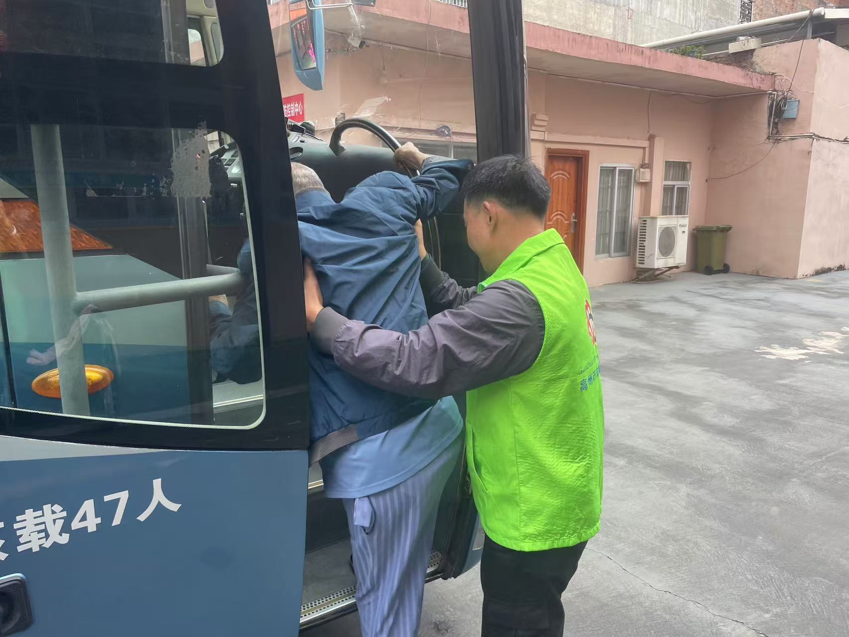 30多名老人喜看“百千万工程”成果-7.jpg