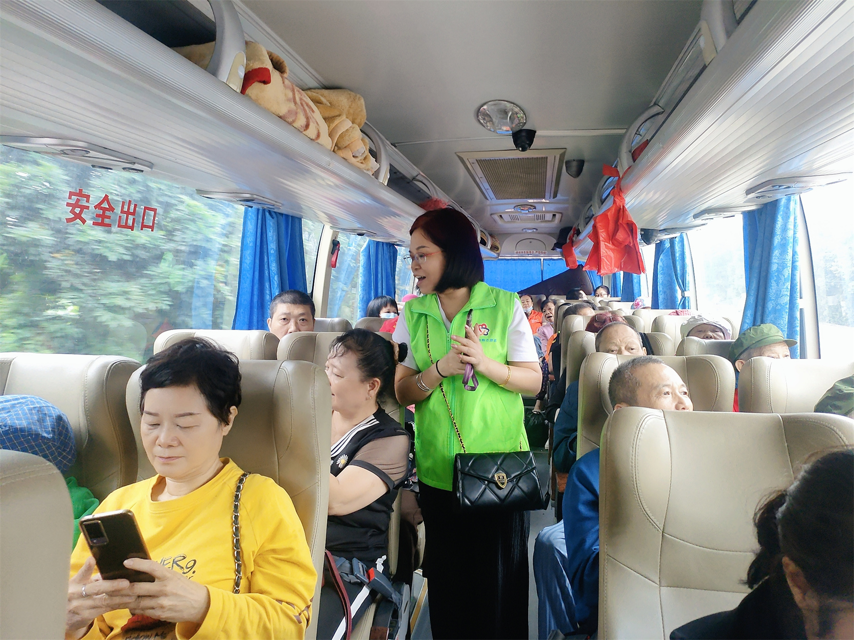 30多名老人喜看“百千万工程”成果-10.jpg