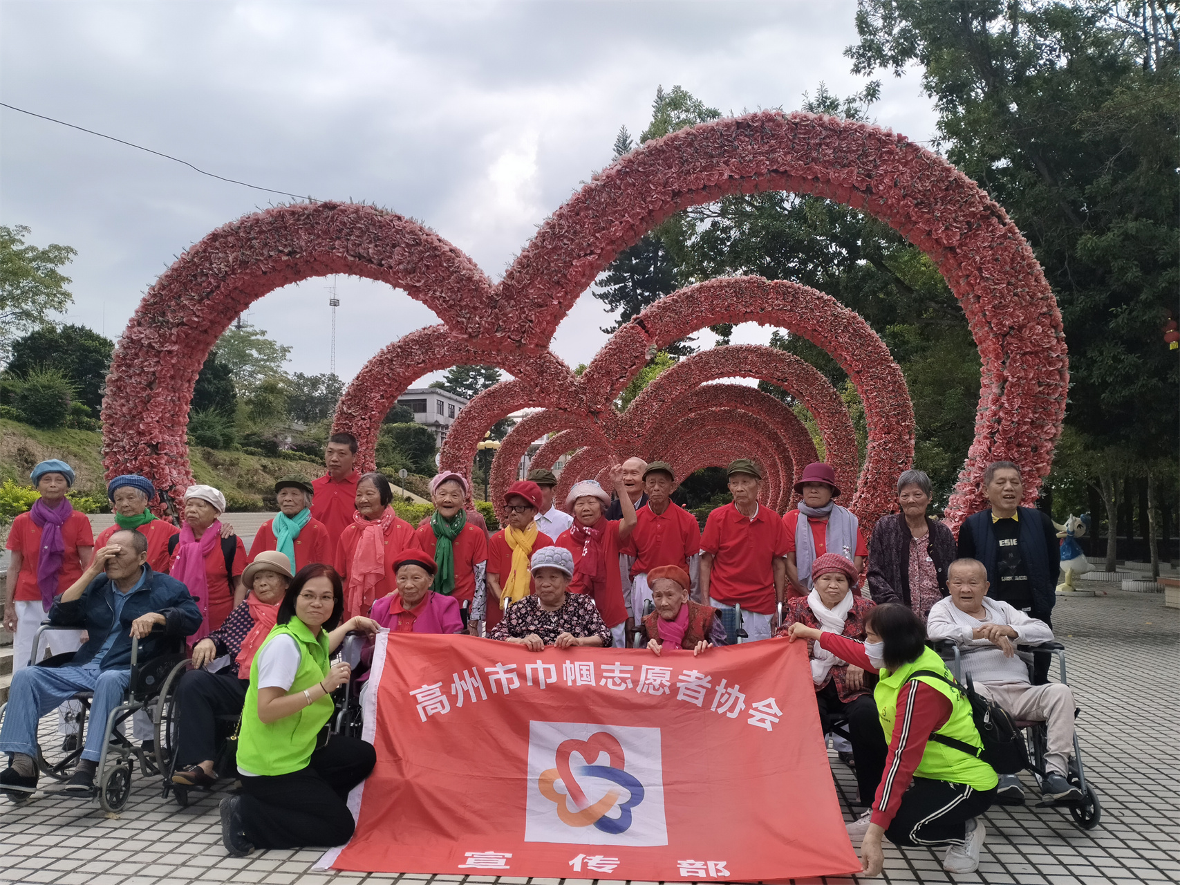 30多名老人喜看“百千万工程”成果-19.jpg