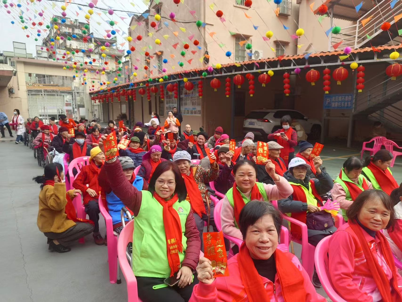 高州市巾帼志愿者协会宣传部联合喜鹊桥志愿服务总队携手北街颐养院开展老少同乐“庆元旦 迎新年”文艺活动-17.jpg
