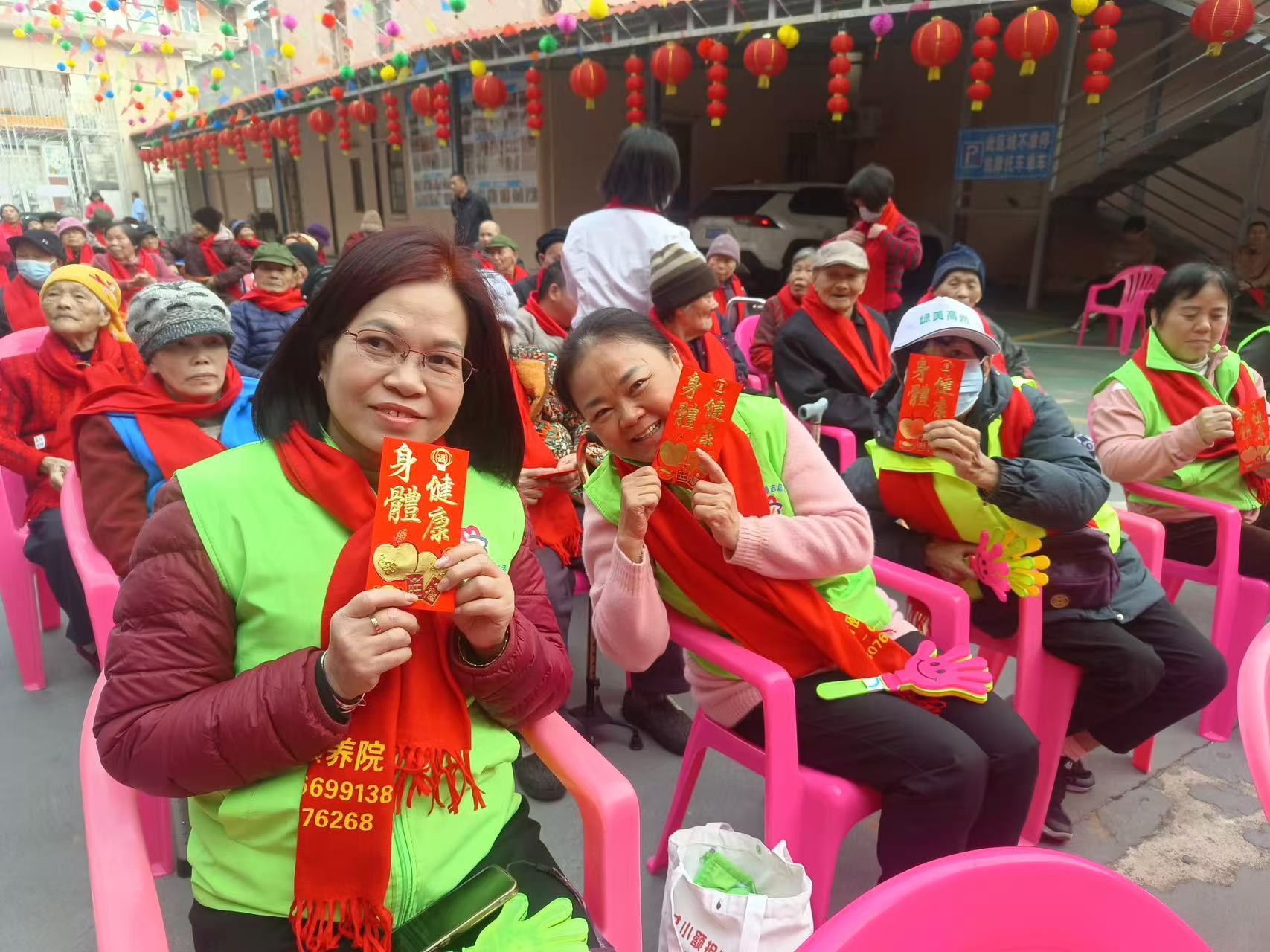 高州市巾帼志愿者协会宣传部联合喜鹊桥志愿服务总队携手北街颐养院开展老少同乐“庆元旦 迎新年”文艺活动-16.jpg