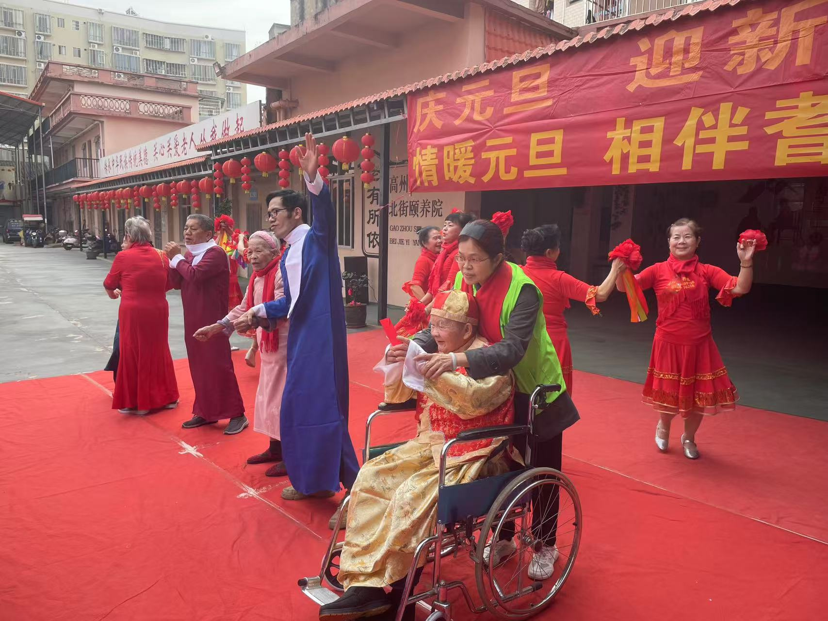 高州市巾帼志愿者协会宣传部联合喜鹊桥志愿服务总队携手北街颐养院开展老少同乐“庆元旦 迎新年”文艺活动-20.jpg