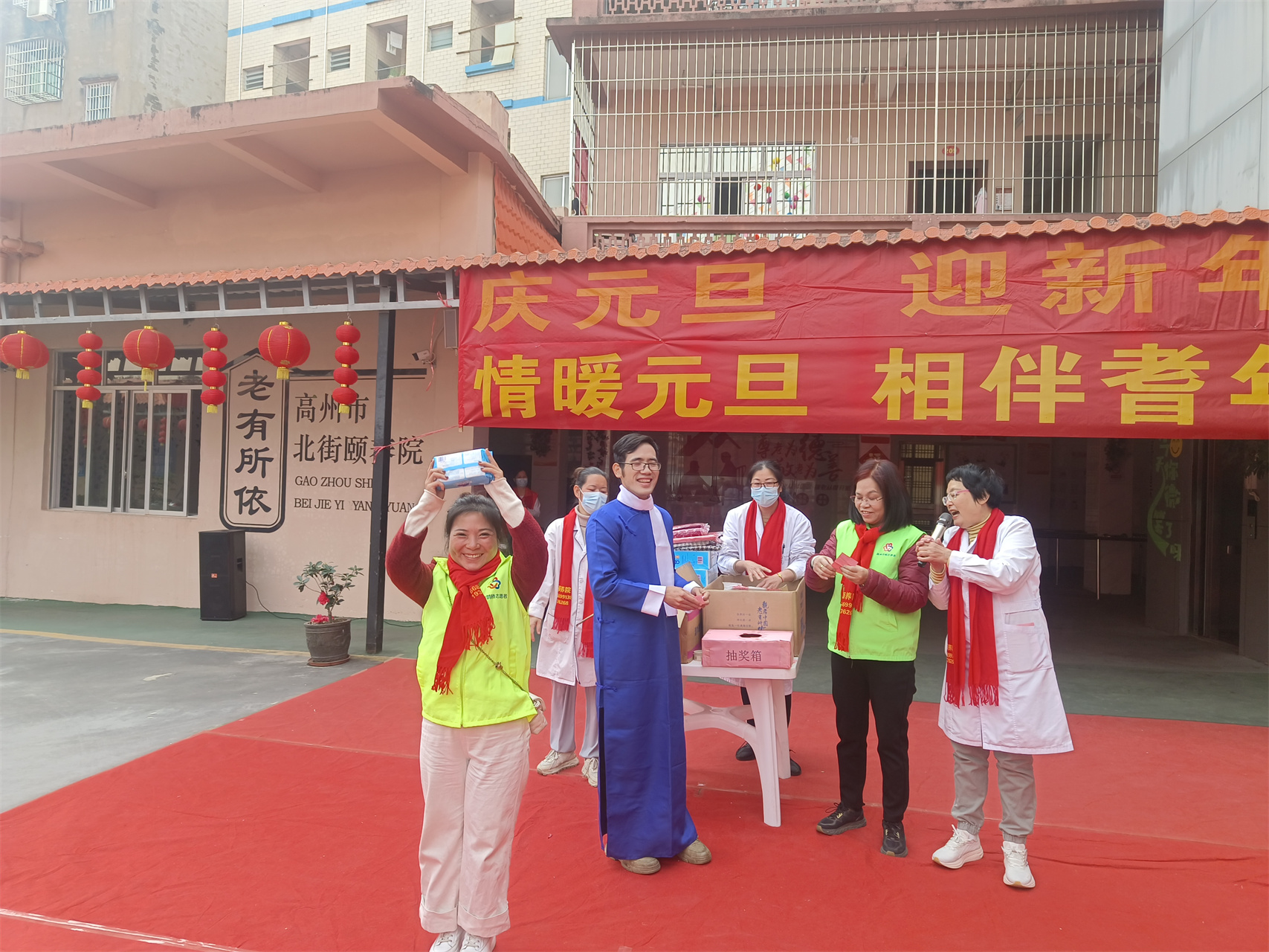 高州市巾帼志愿者协会宣传部联合喜鹊桥志愿服务总队携手北街颐养院开展老少同乐“庆元旦 迎新年”文艺活动-25.jpg