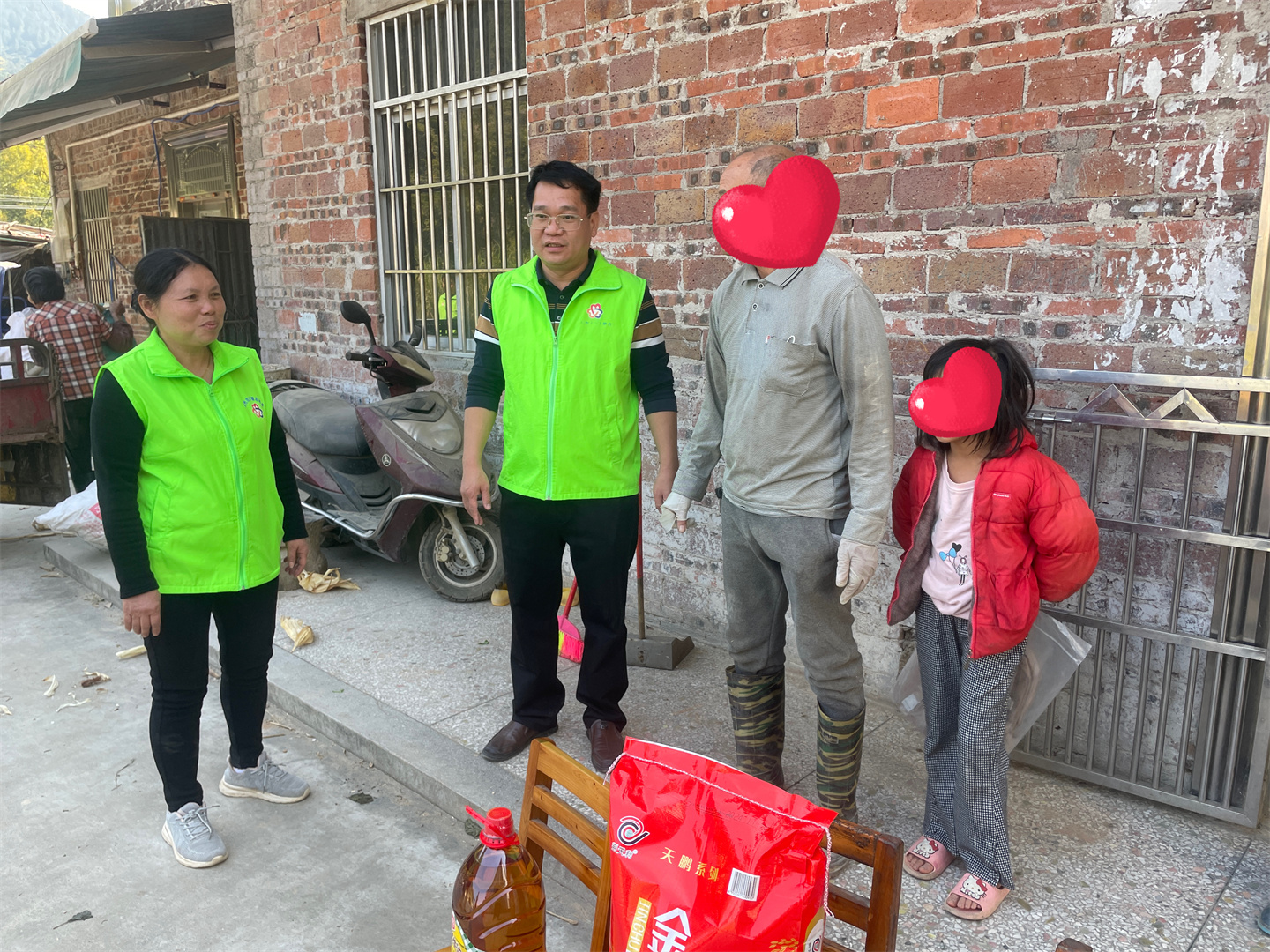 高州市巾帼志愿者协会宣传部开展“寒冬走访送温暖，新春慰问暖人心”春节前慰问困难学生家庭的志愿者服务活动-20.jpg