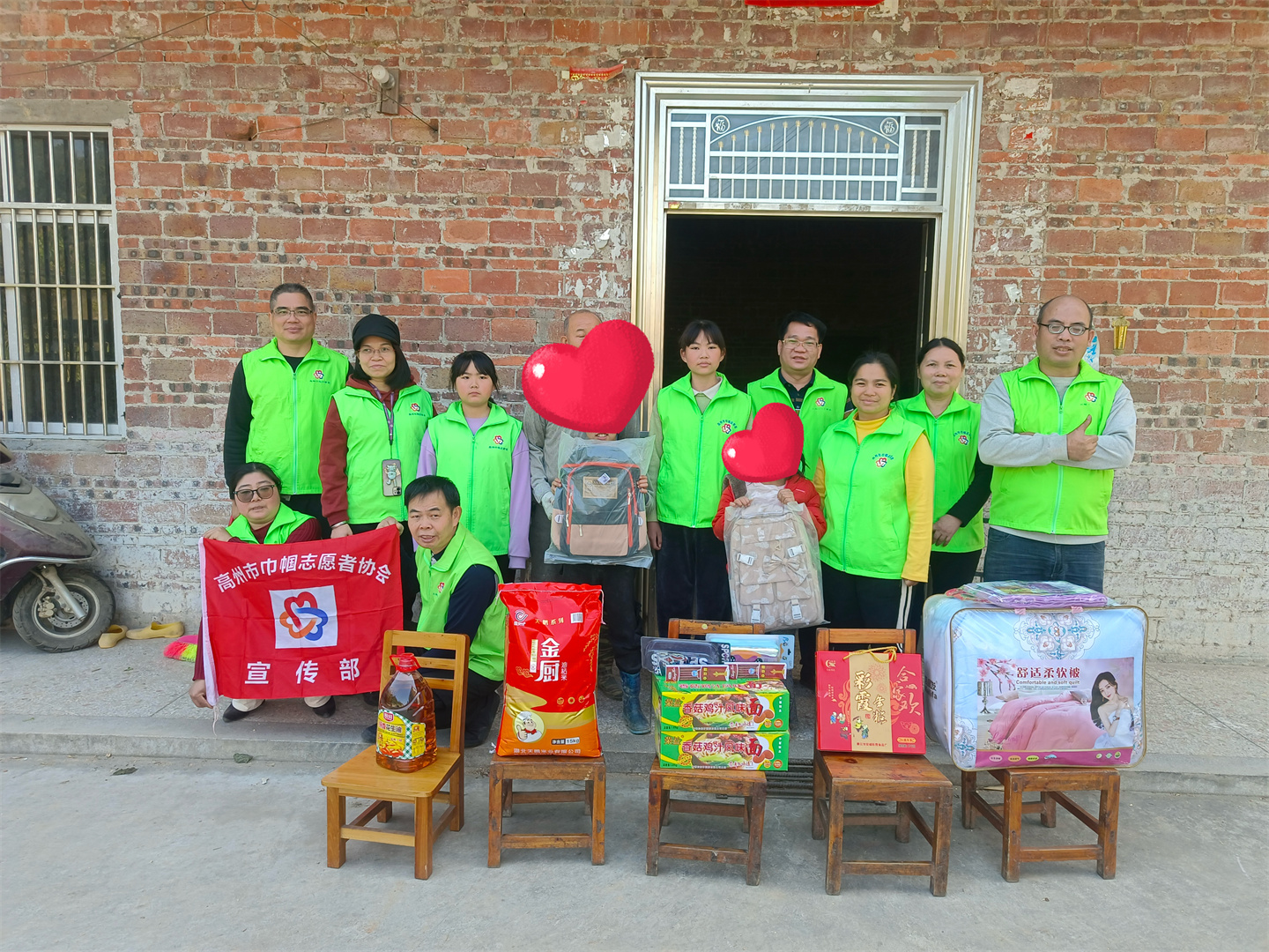 高州市巾帼志愿者协会宣传部开展“寒冬走访送温暖，新春慰问暖人心”春节前慰问困难学生家庭的志愿者服务活动-24.jpg