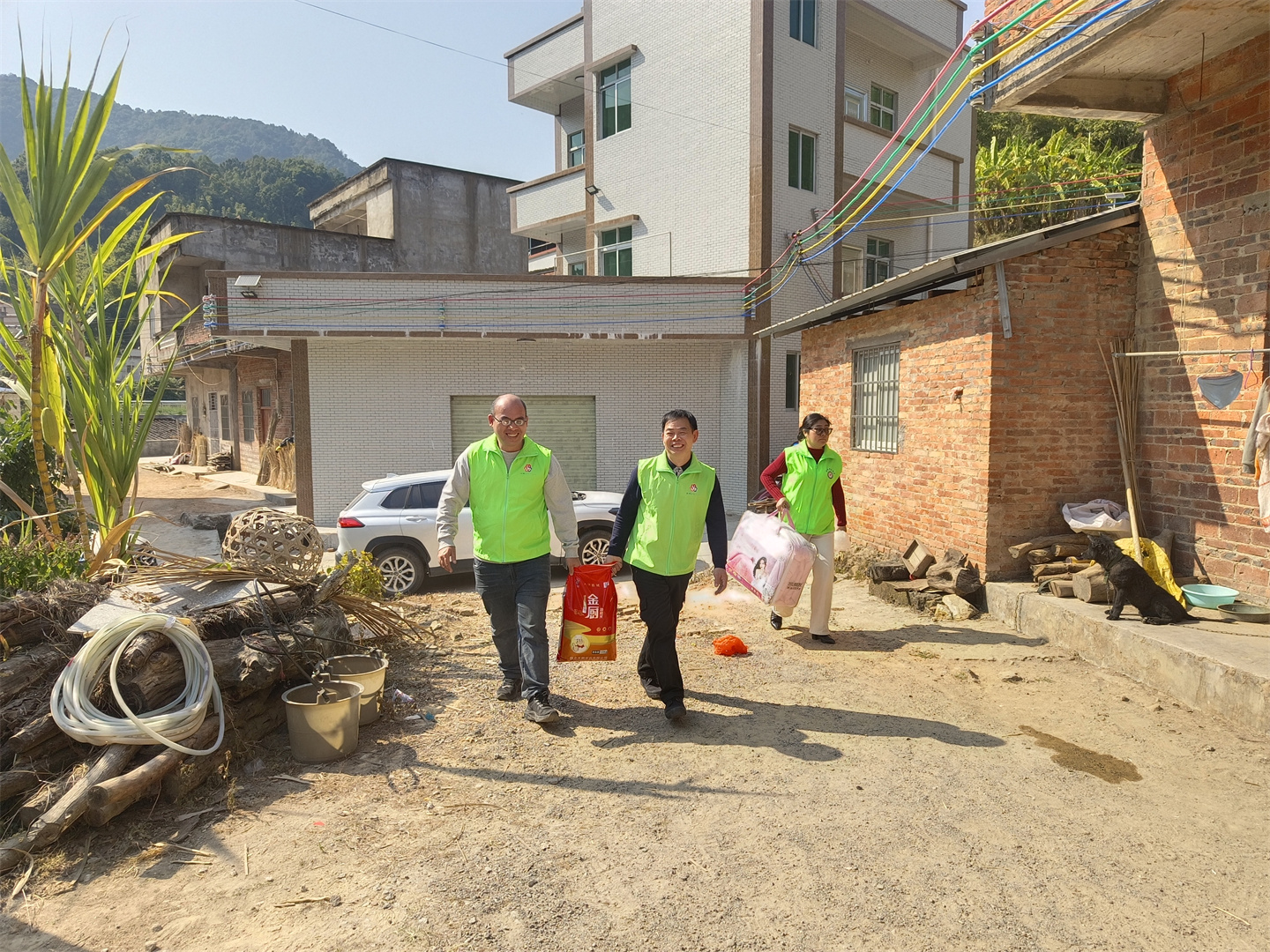 高州市巾帼志愿者协会宣传部开展“寒冬走访送温暖，新春慰问暖人心”春节前慰问困难学生家庭的志愿者服务活动-27.jpg