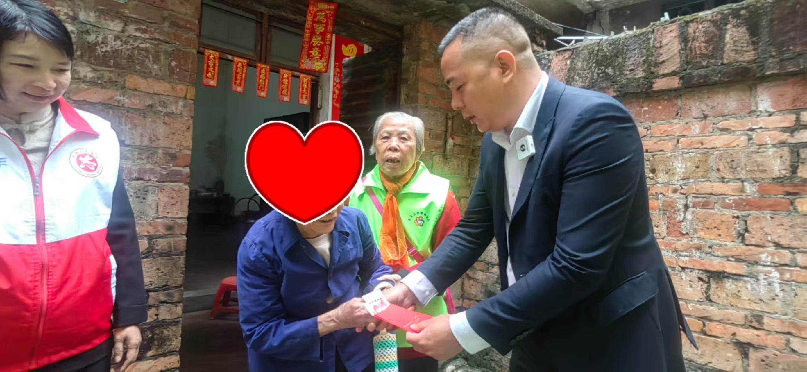 高州市春天志愿服务总队携手爱心商家鸿福餐饮服务公司开展春节前送温暖慰问帮扶对象志愿活动-6.jpg