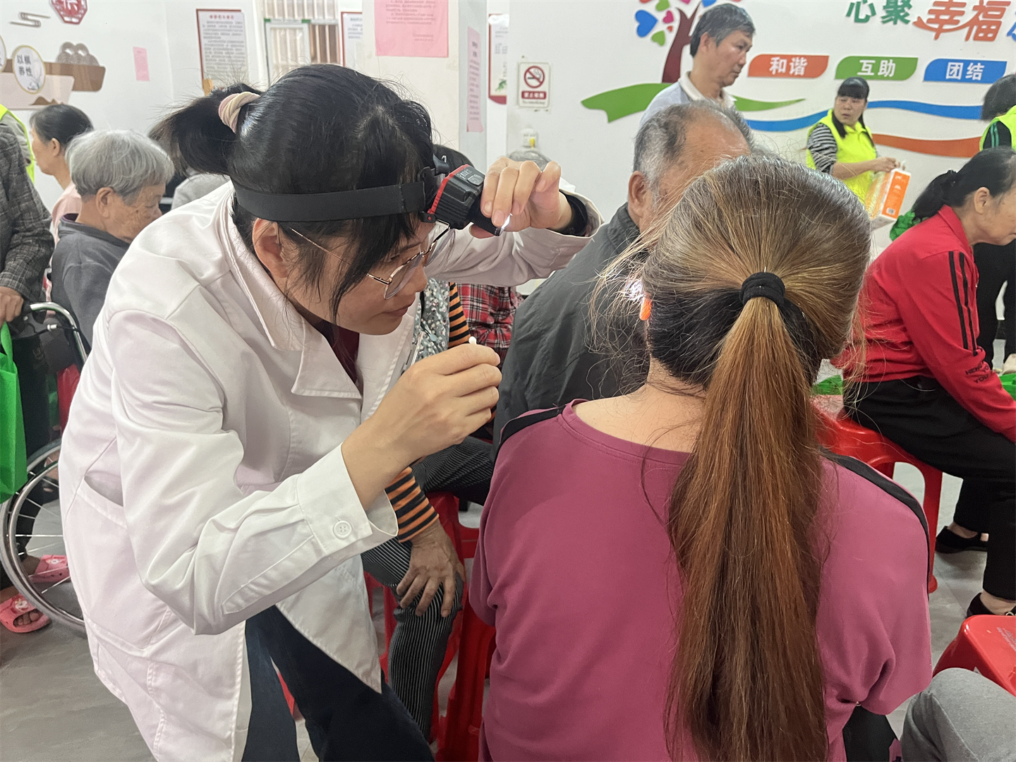 高州市巾帼志愿者协会喜鹊桥志愿服务队开展全国爱耳日公益活动-2.jpg