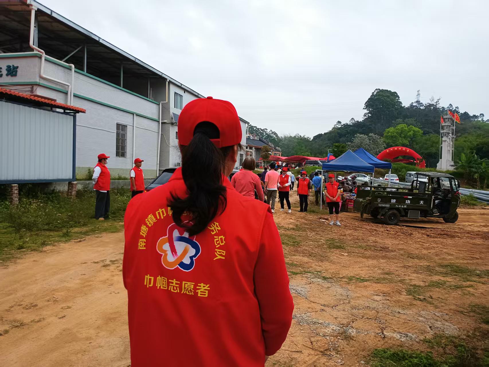 高州市巾帼志愿者协会南塘镇巾帼志愿队倾力护航，李氏宗祠千人祭祖活动圆满举行-4.jpg