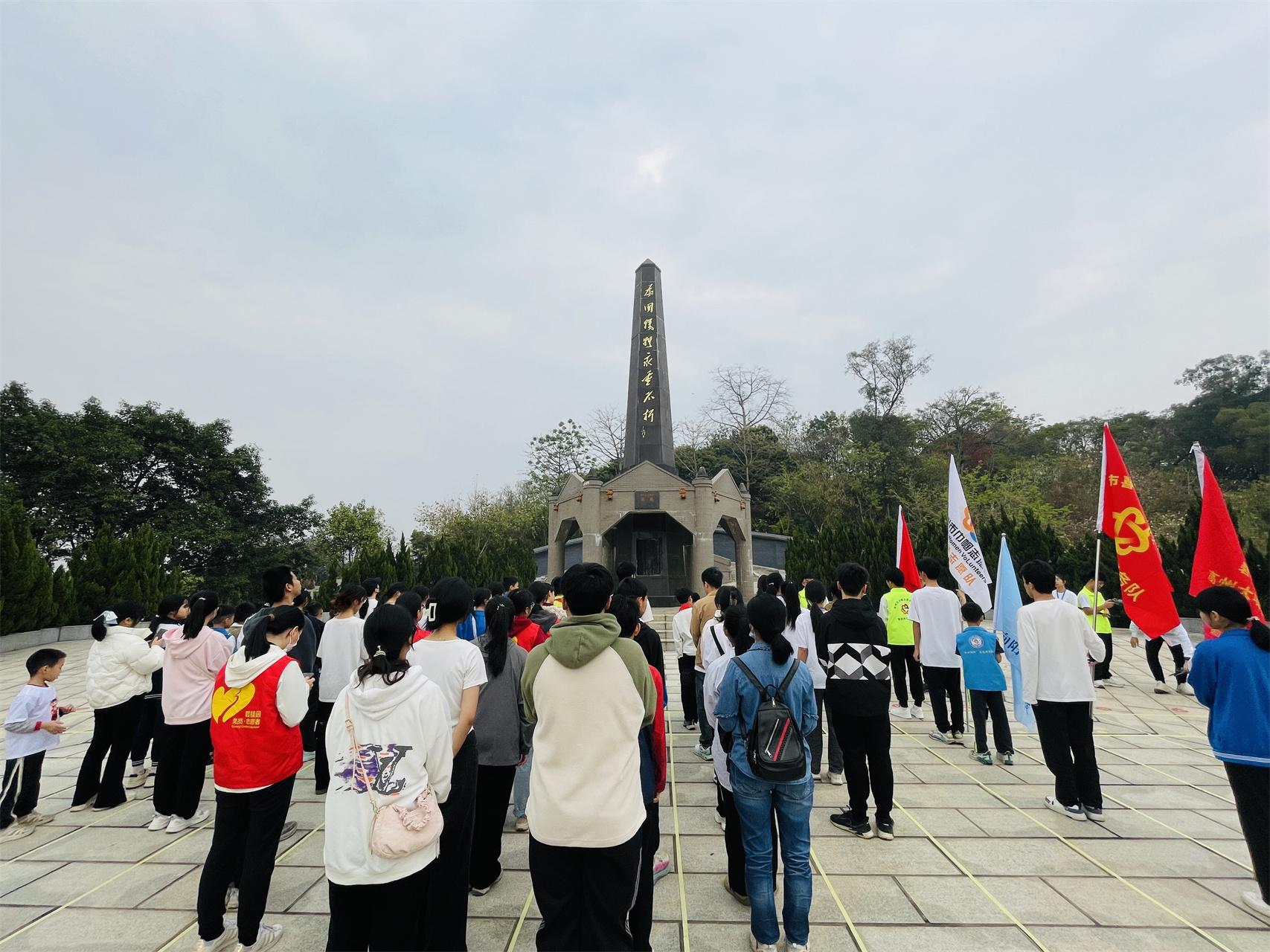 清明祭英烈  丰碑永铸承遗志  红色基因代代传-1.jpg