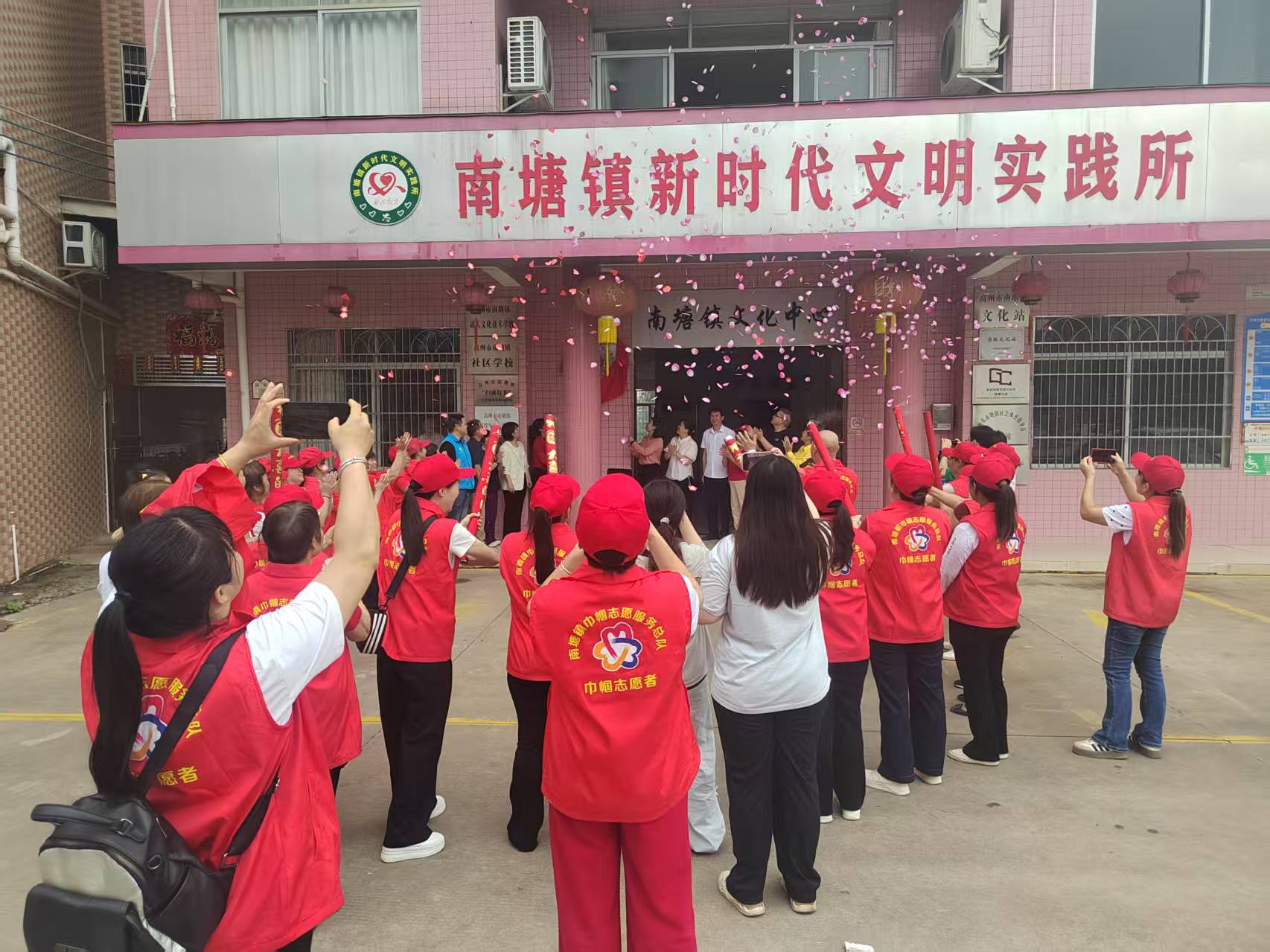南塘镇巾帼志愿服务总队正式挂牌 聚力志愿服务共绘新画卷-5.jpg