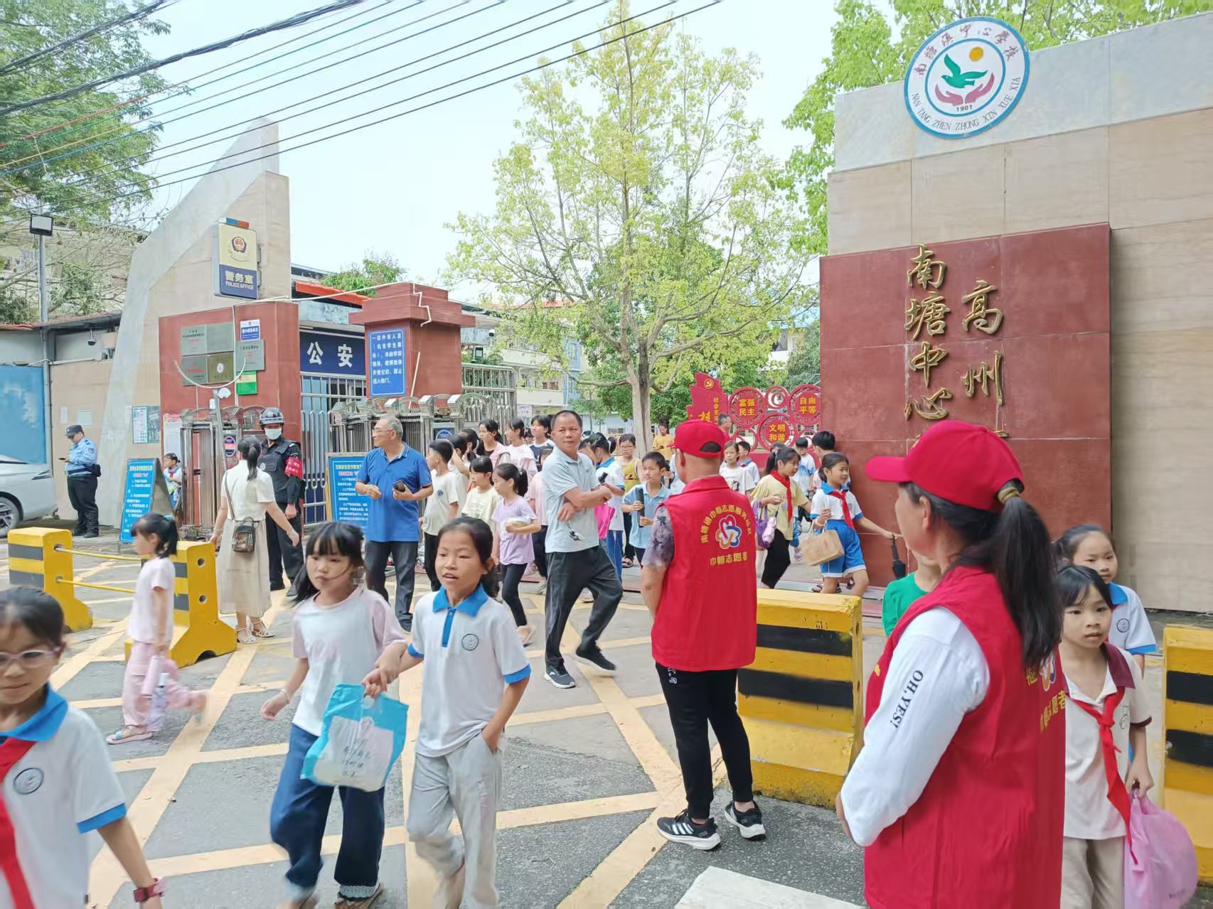 南塘镇巾帼志愿服务总队正式挂牌 聚力志愿服务共绘新画卷-12.jpg