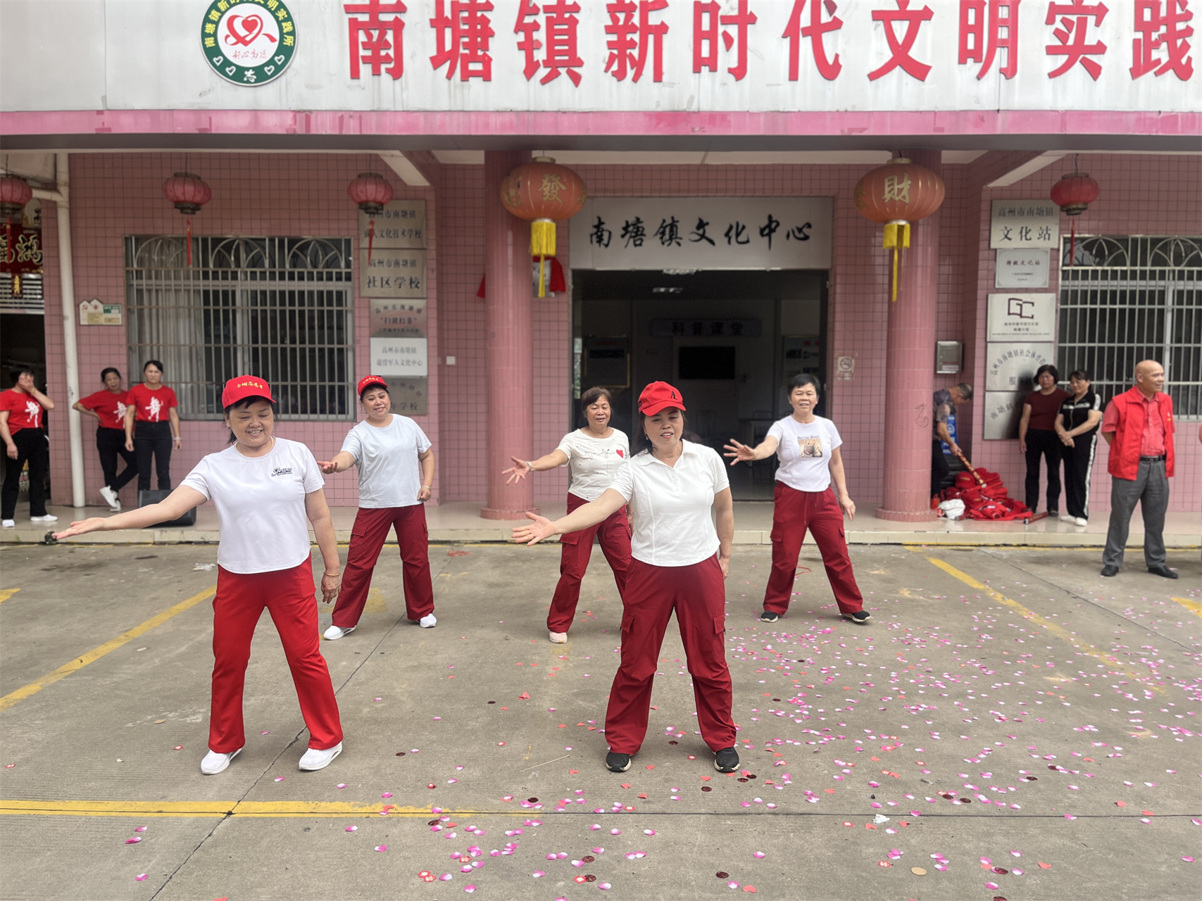 南塘镇巾帼志愿服务总队正式挂牌 聚力志愿服务共绘新画卷-8.jpg