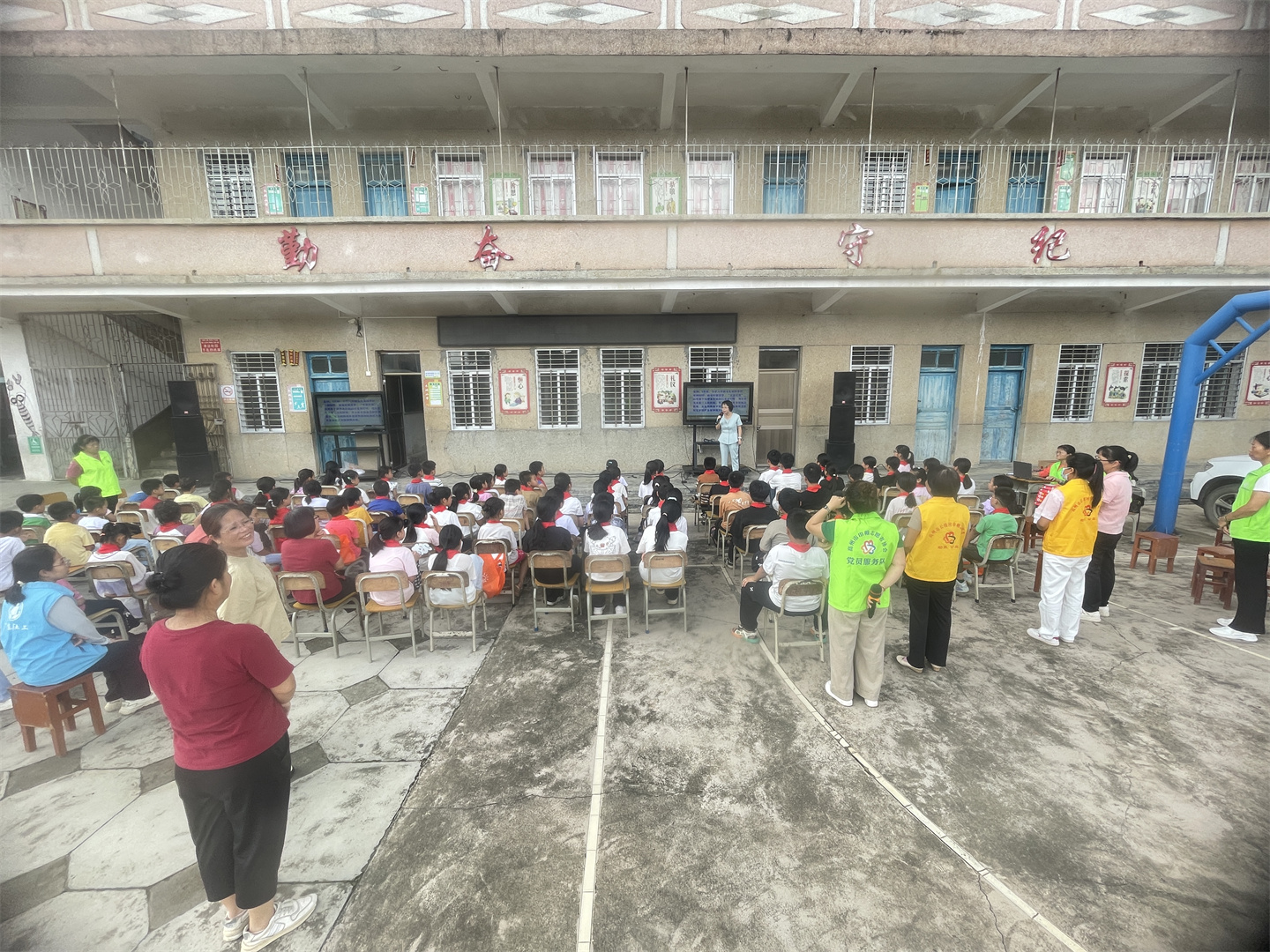 法伴成长护童心 家校共育筑和谐-8.jpg