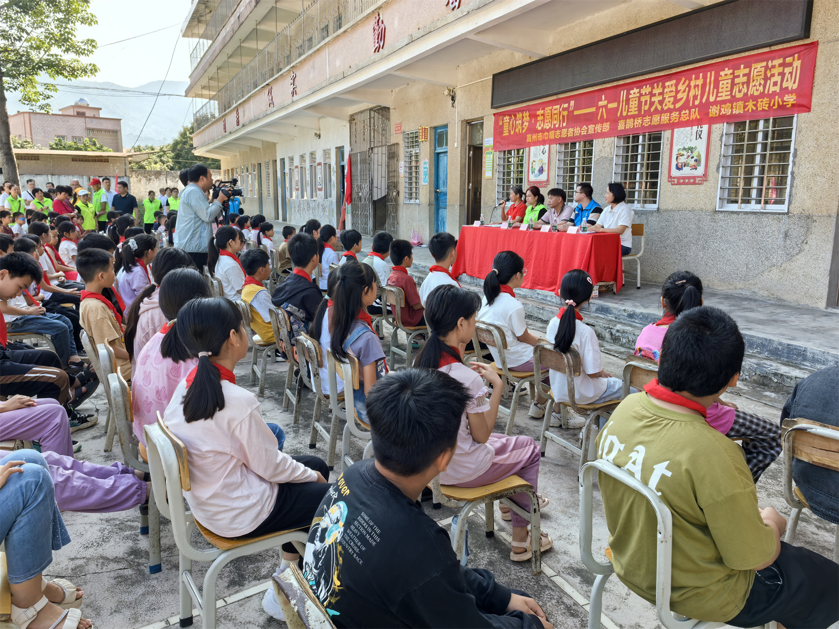 童心筑梦 志愿同行——高州市巾帼志愿者协会宣传部六一关爱儿童活动暖人心-2.jpg