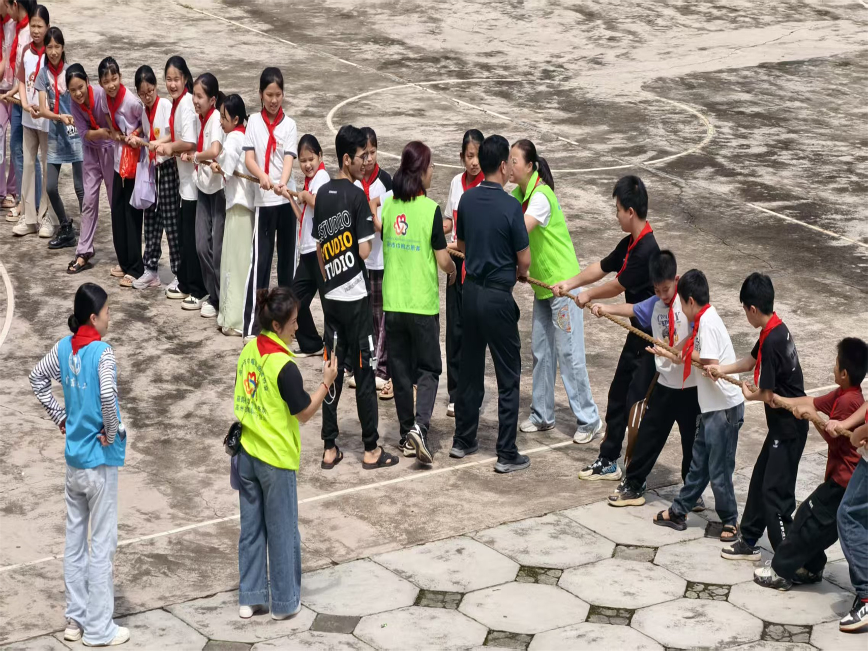 童心筑梦 志愿同行——高州市巾帼志愿者协会宣传部六一关爱儿童活动暖人心-32.jpg