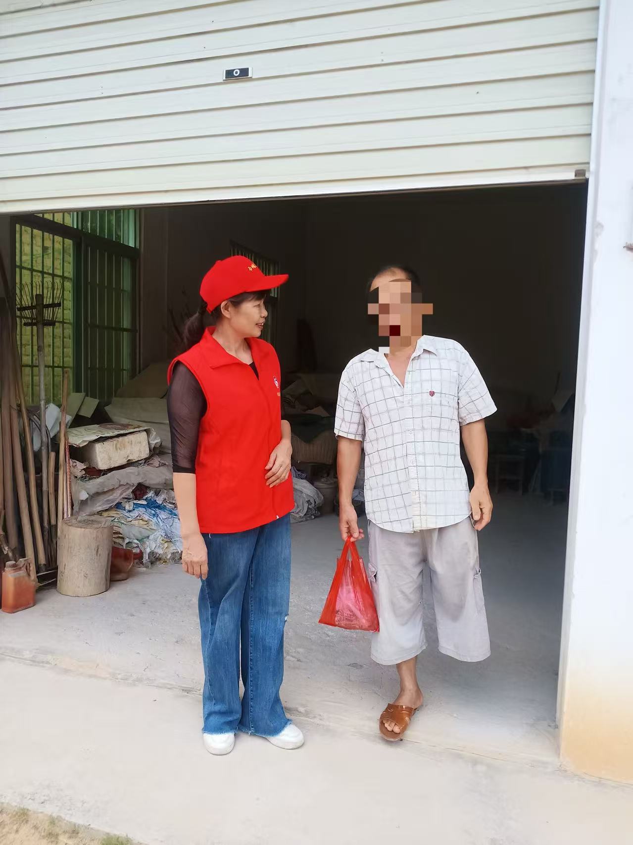粽香传情暖桑榆 南塘镇巾帼志愿服务总队开展端午敬老暖心活动-7.jpg