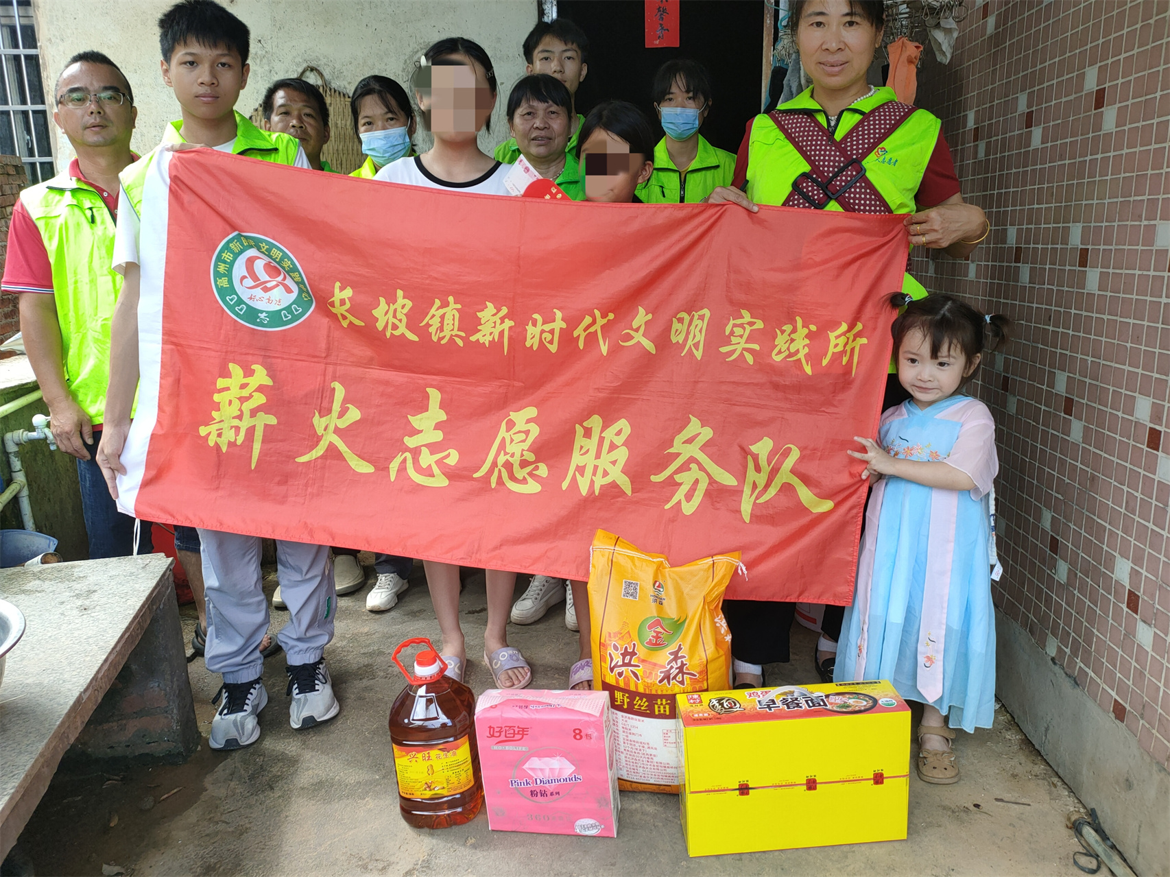 长坡薪火志愿服务队六月送温暖：用行动传递爱与希望-7.jpg