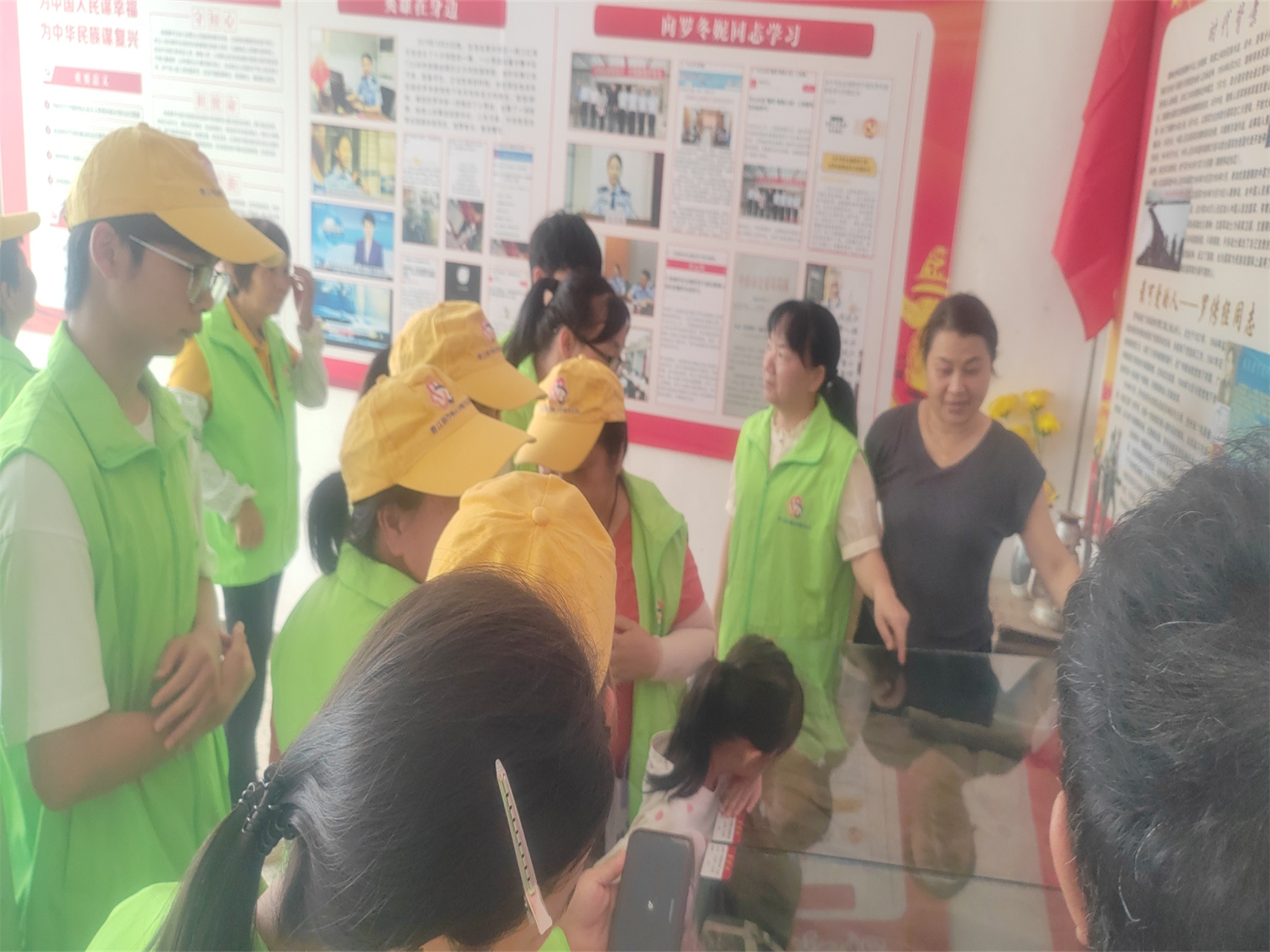 传承红色基因，践行志愿担当——曹江镇巾帼志愿队开展爱国主义教育活动-4.jpg