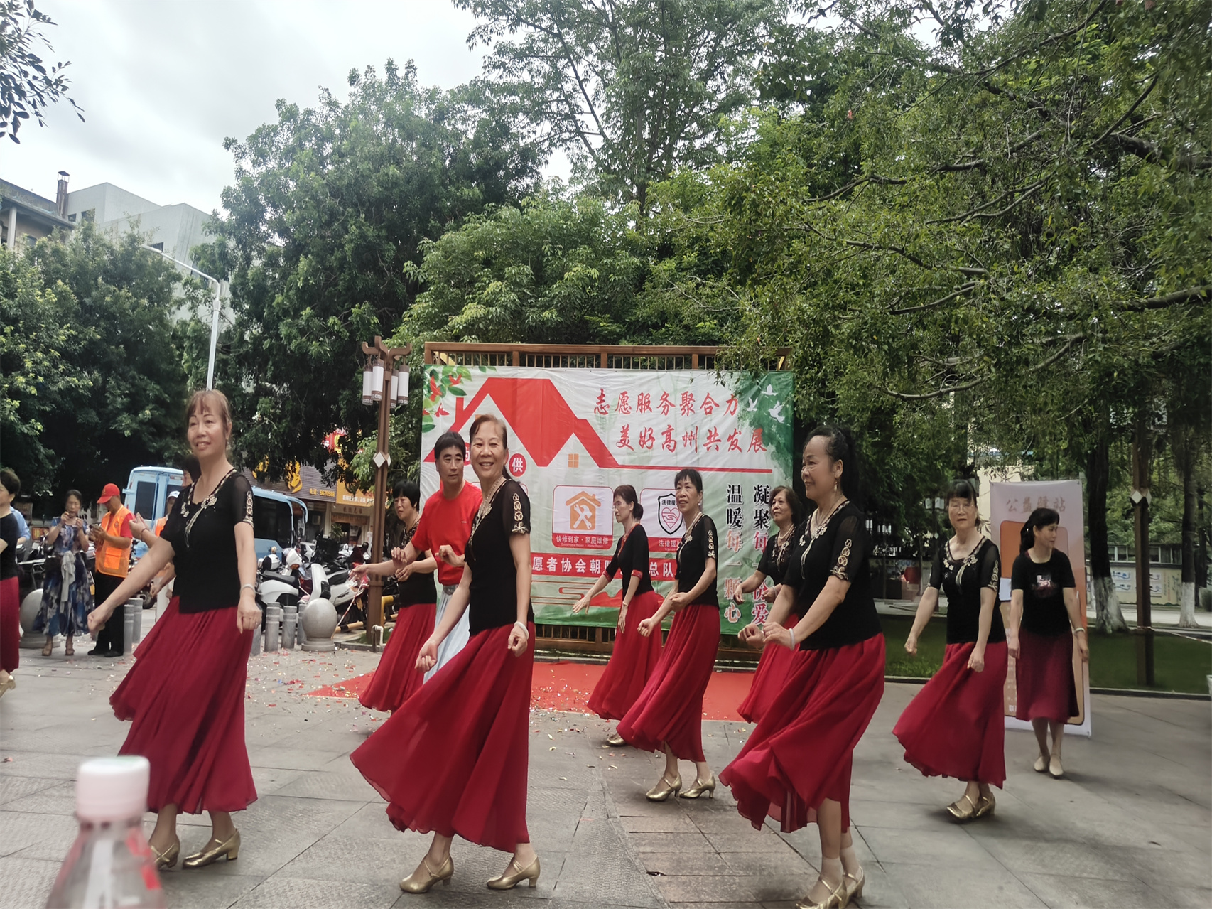 志愿服务聚合力 美好高州共发展——巾帼志愿者协会朝阳艺术总队《爱心惠民驿站》服务项目启动仪式圆满举行-13.jpg
