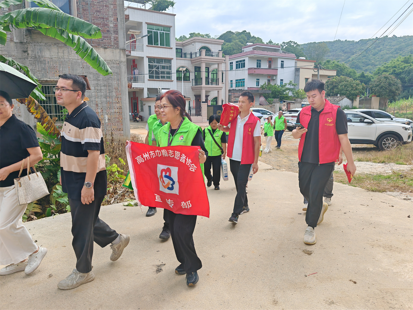 情系退伍军人 共庆八一佳节——高州市巾帼志愿者协会宣传部开展“八一”前慰问活动-4.jpg