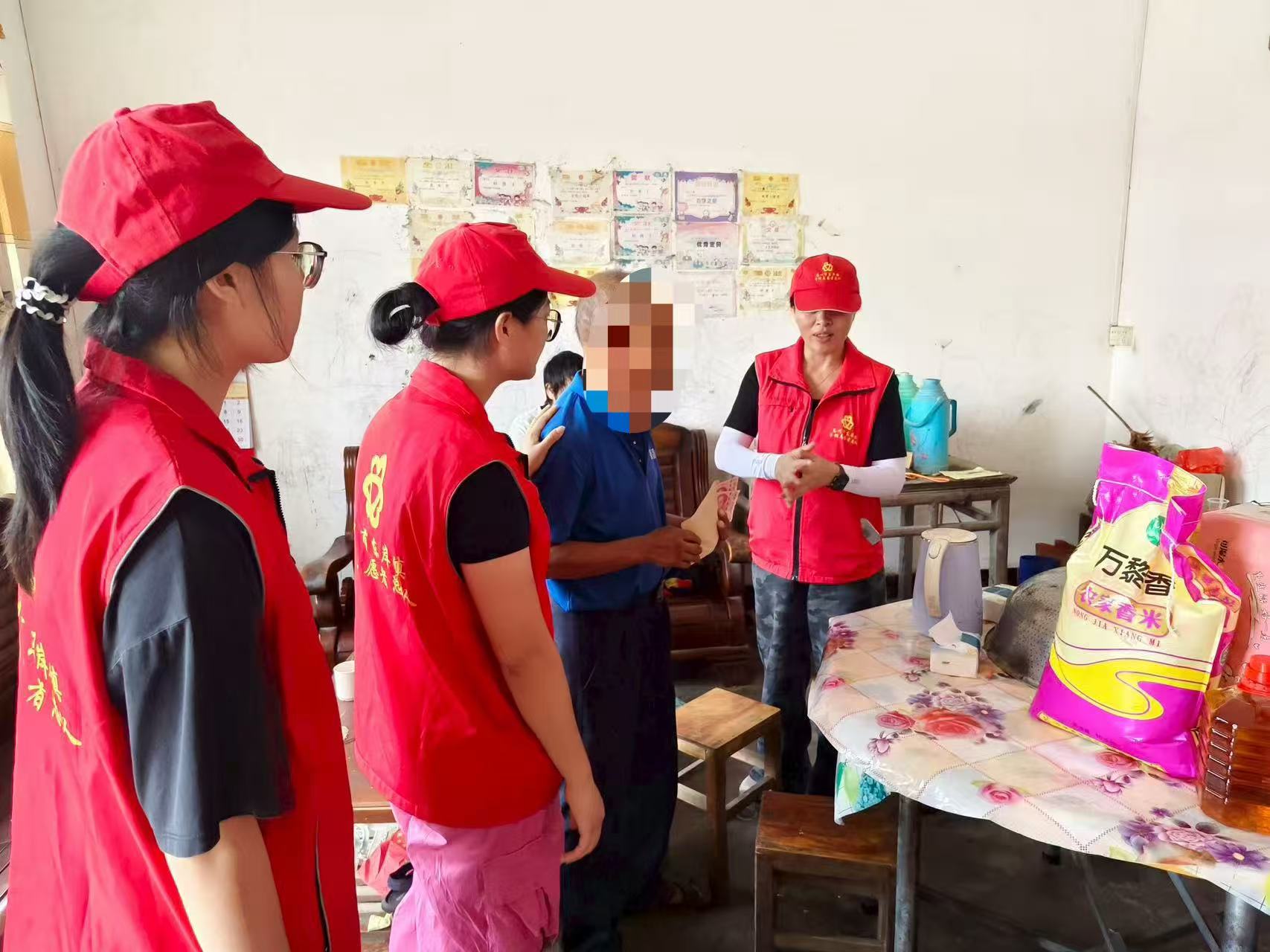 东岸镇巾帼志愿服务队：情系特殊困境家庭 志愿关爱暖人心-8.jpg