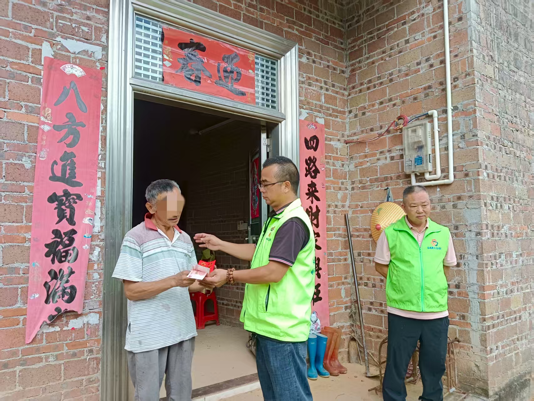 长坡薪火志愿队：“每月一关爱”再出发，下乡送温暖暖人心-5.jpg