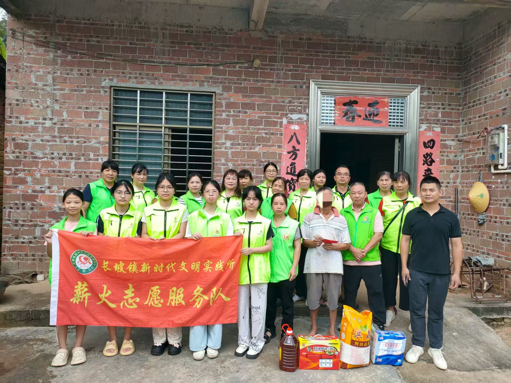 长坡薪火志愿队：“每月一关爱”再出发，下乡送温暖暖人心-7.jpg
