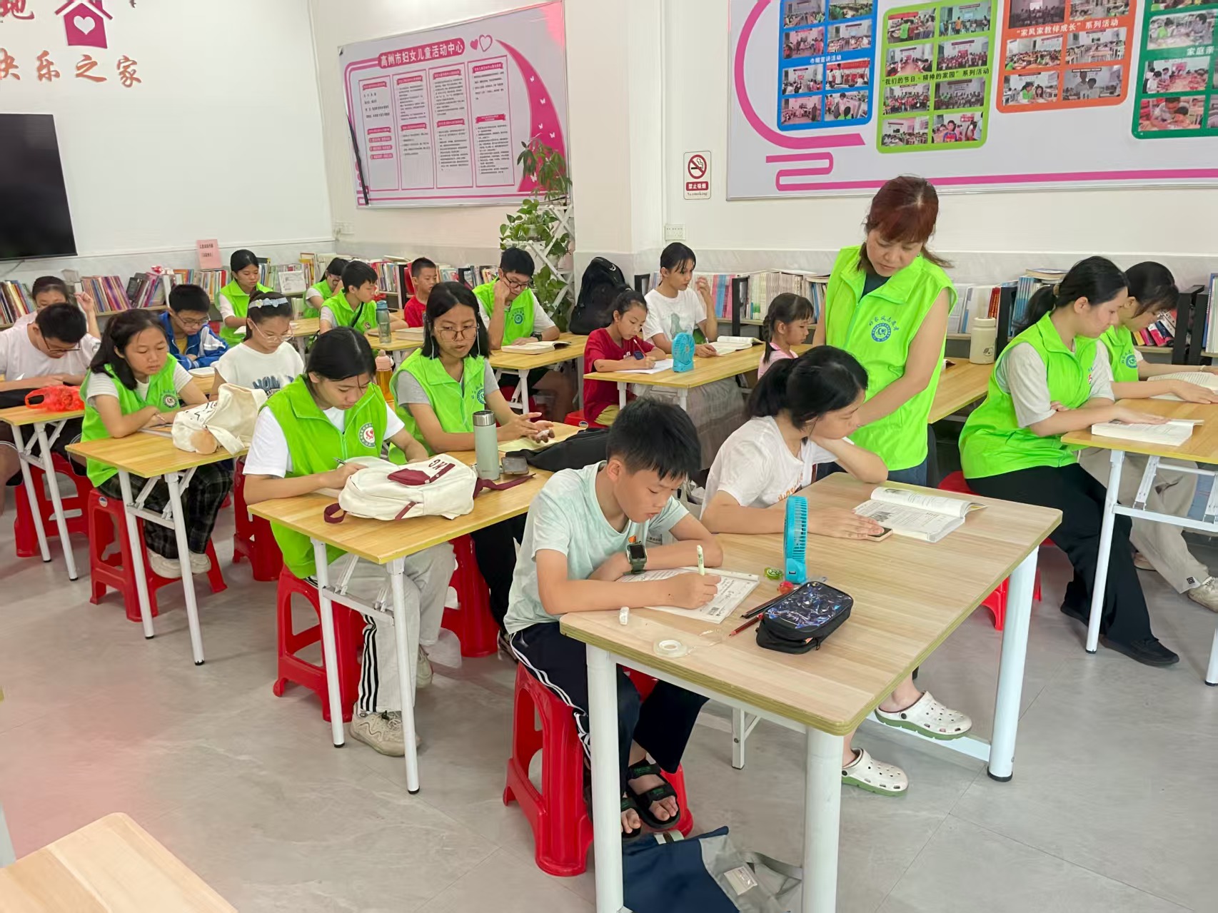 高州市巾帼志愿者暑期开展课业辅导暨传承学习中华优秀传统文化活动-4.jpg