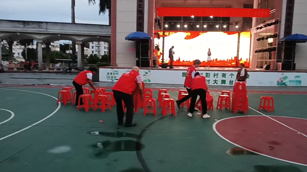 南塘镇巾帼志愿者护航彭村奖教奖学晚会 暖心服务与心意共添彩-2.jpg