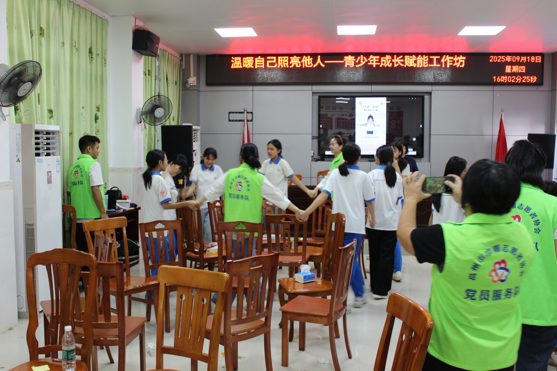 巾帼普法润心田  成长赋能护青春—高州市妇联走进长坡一中开展青少年关爱系列活动-13.jpg