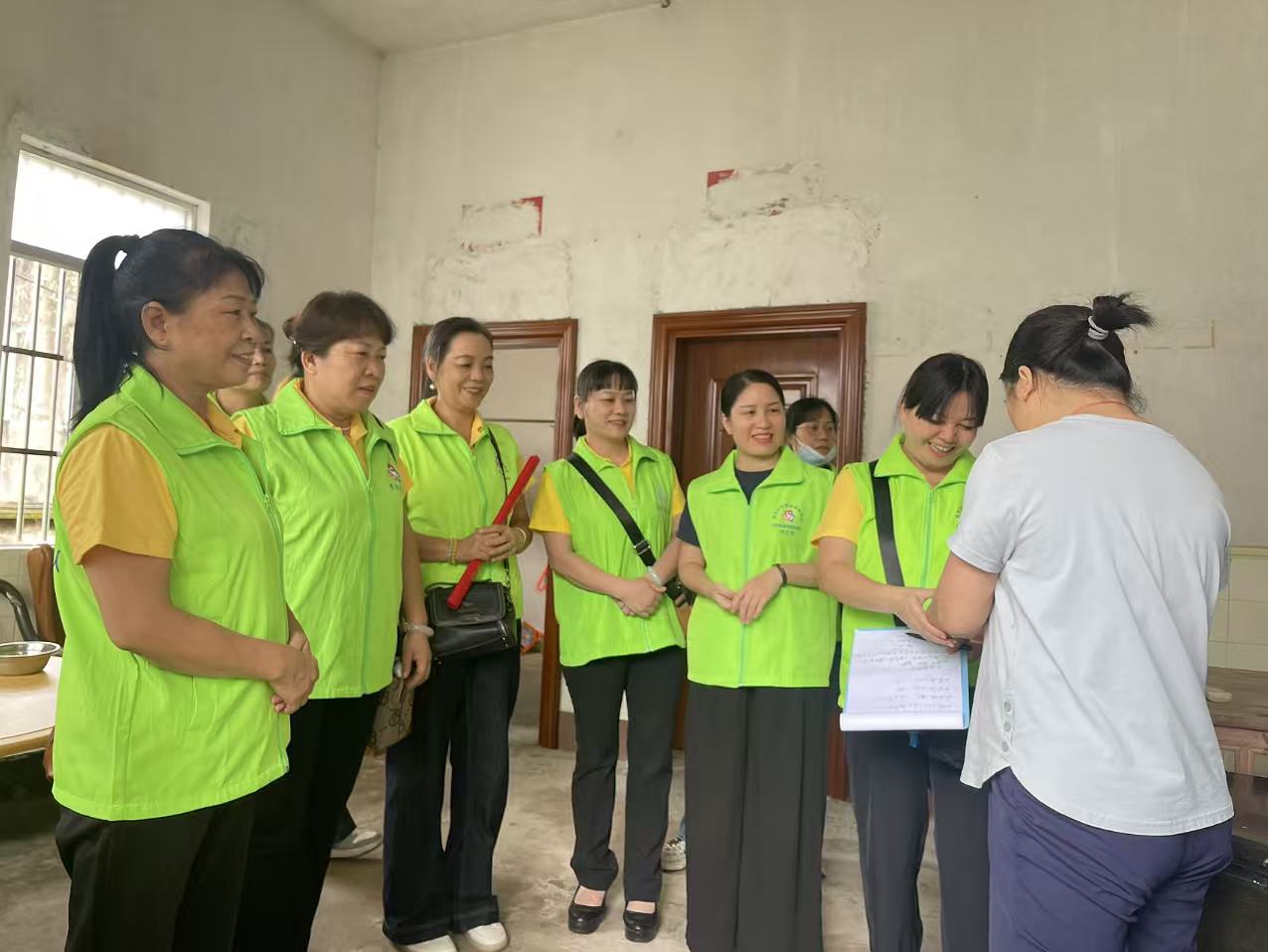 风雨送暖双节至  绿舟总队情系困境家庭与单亲妈妈-1.jpg
