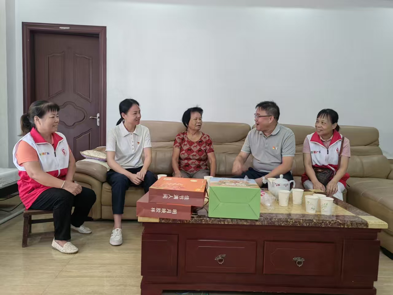 十月金秋庆华诞，志愿同行暖人心——高州市巾帼志愿者协会火星山美晨星志愿队用行动礼赞祖国-6.jpg