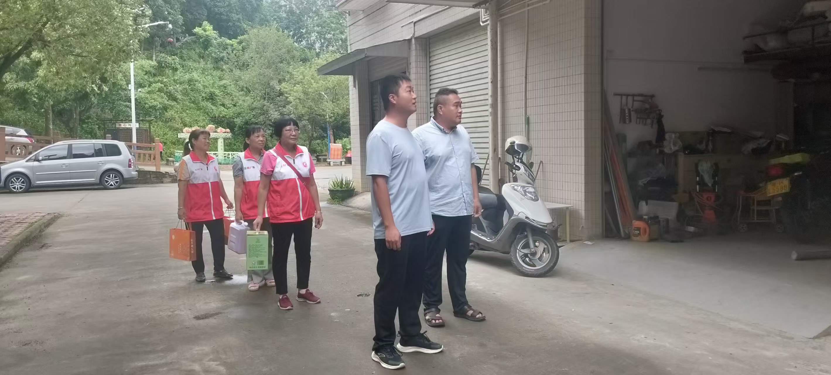 十月金秋庆华诞，志愿同行暖人心——高州市巾帼志愿者协会火星山美晨星志愿队用行动礼赞祖国-5.jpg