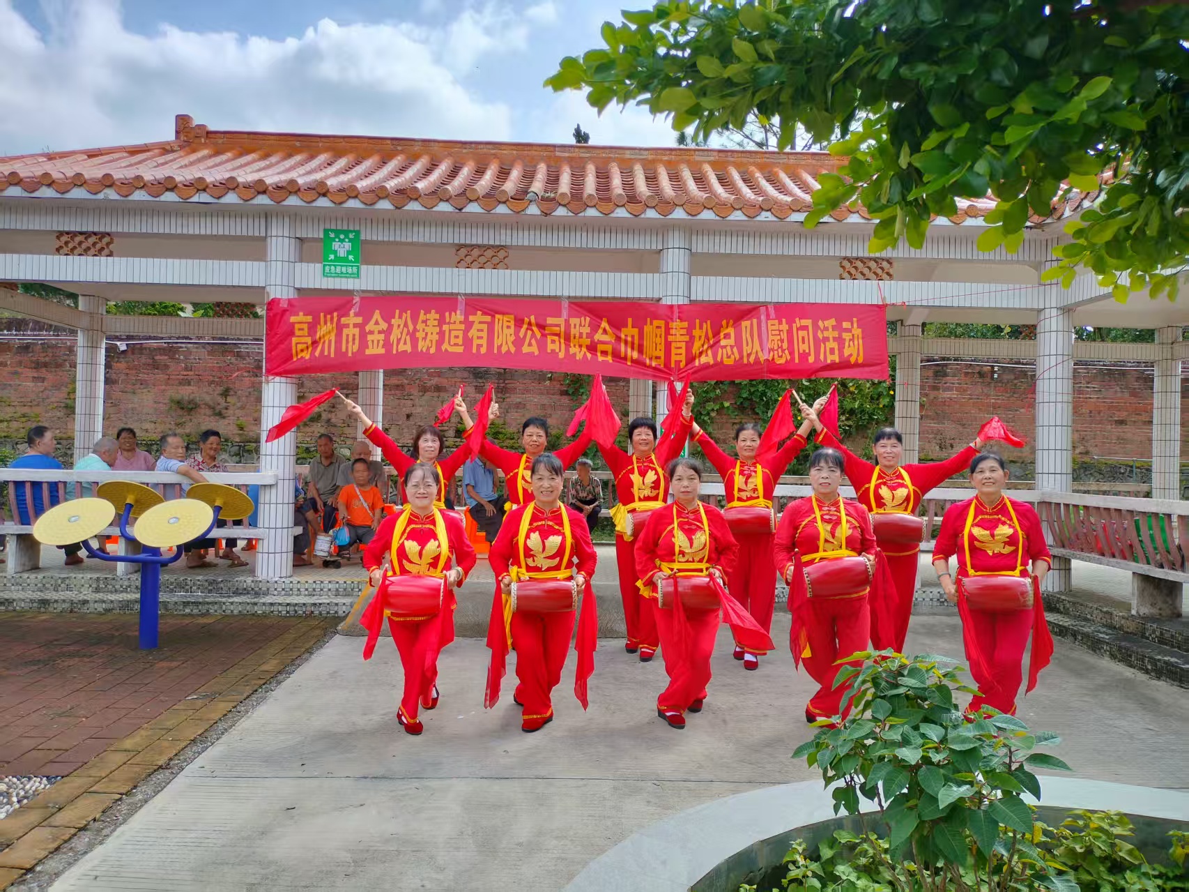 庆国庆迎中秋敬老爱老暖人心——青松志愿服务总队联合爱心企业走进新垌敬老院-9.jpg