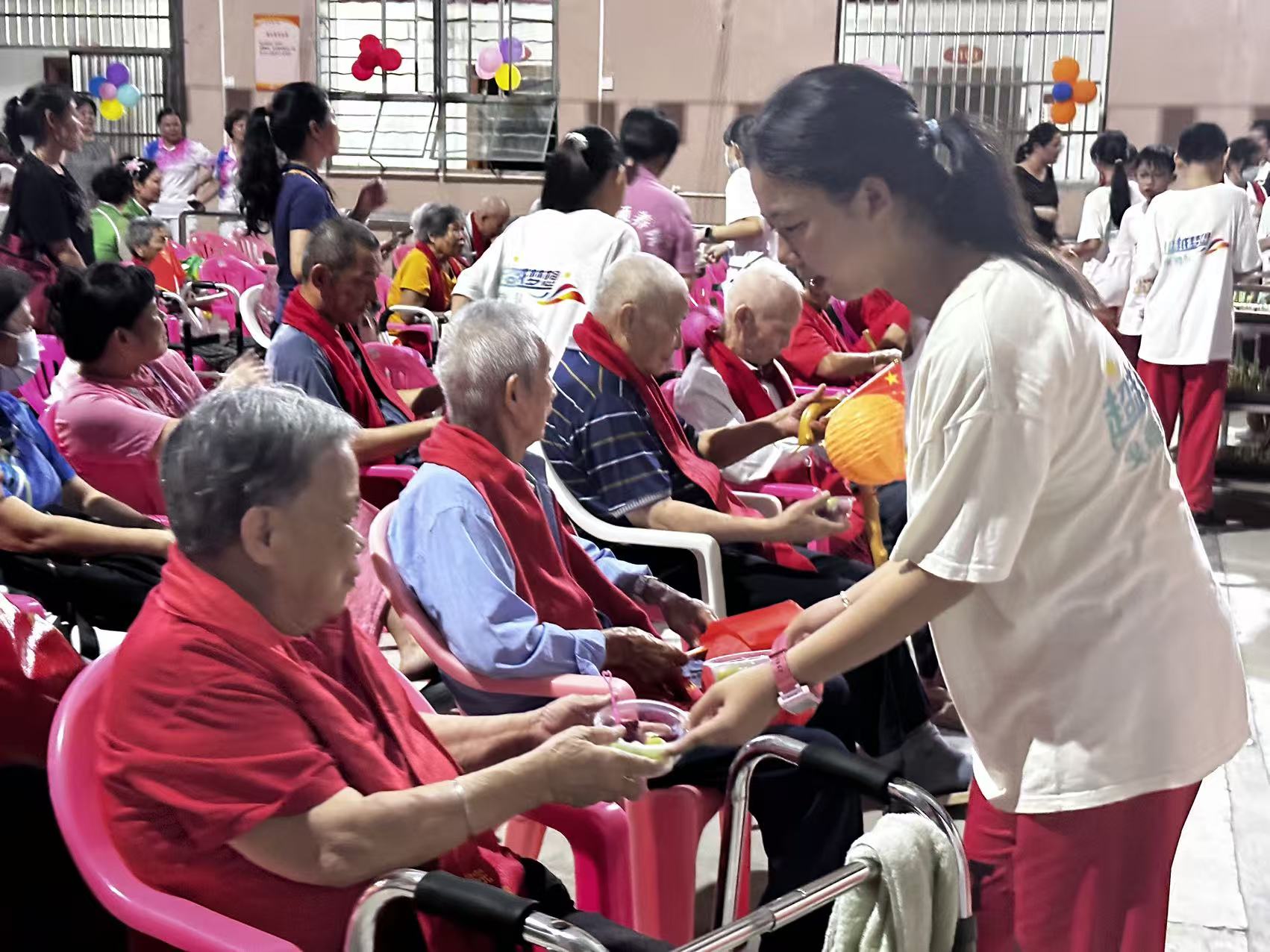欢度国庆·月满中秋——高州市巾帼志愿者北街颐养院双节活动纪实-8.jpg