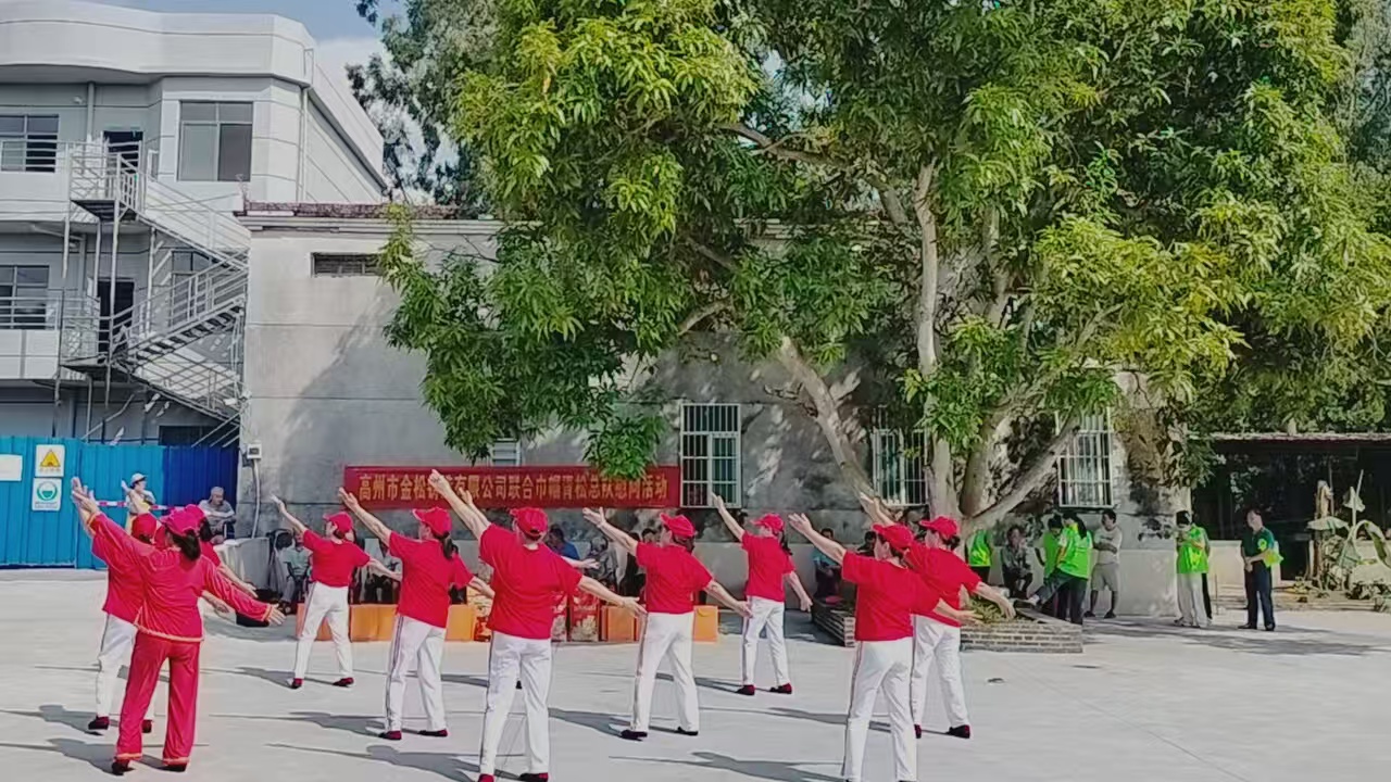 庆国庆贺中秋 敬老爱老送温情——青松志愿服务总队联合爱心企业走进石鼓镇敬老院-6.jpg