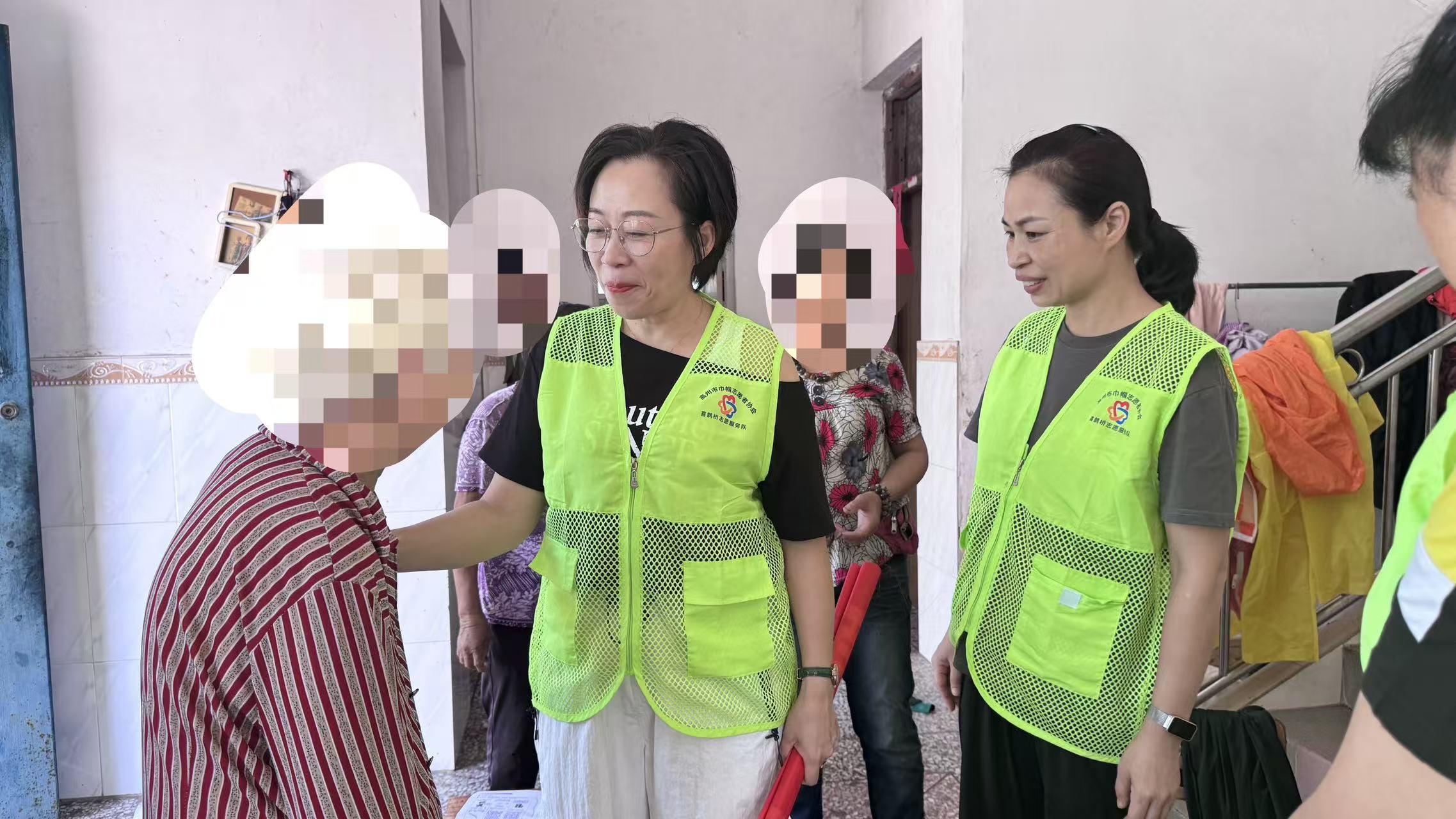 爱润心田 情满中秋：高州市巾帼志愿者为困境家庭送温暖-10.jpg