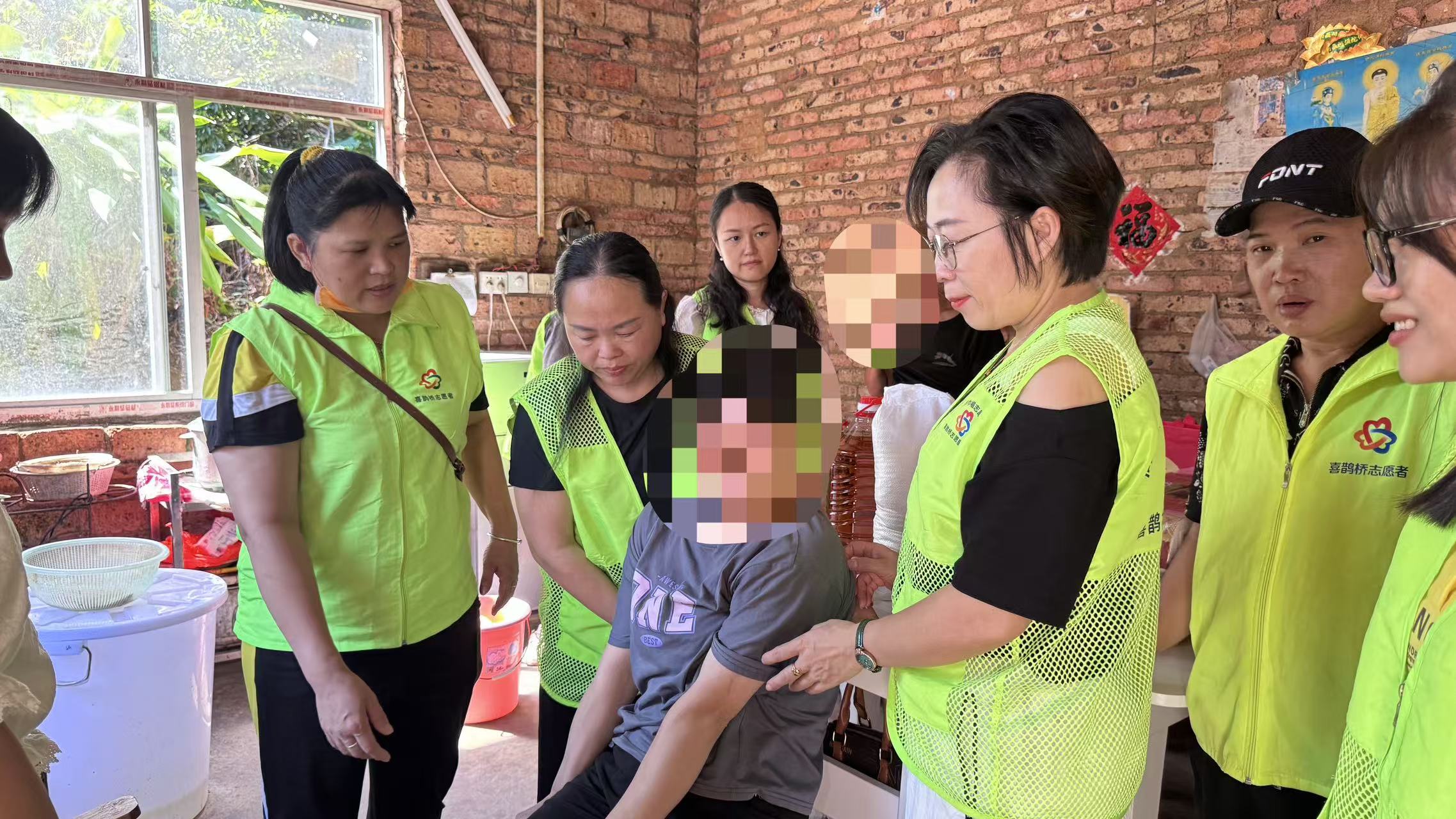爱润心田 情满中秋：高州市巾帼志愿者为困境家庭送温暖-11.jpg