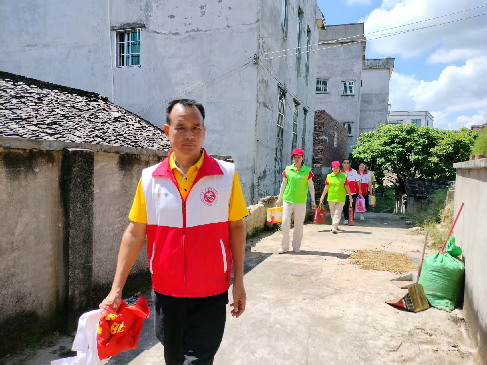情暖中秋，爱伴成长——高州市巾帼志愿者协会开展困境家庭慰问活动-2.jpg